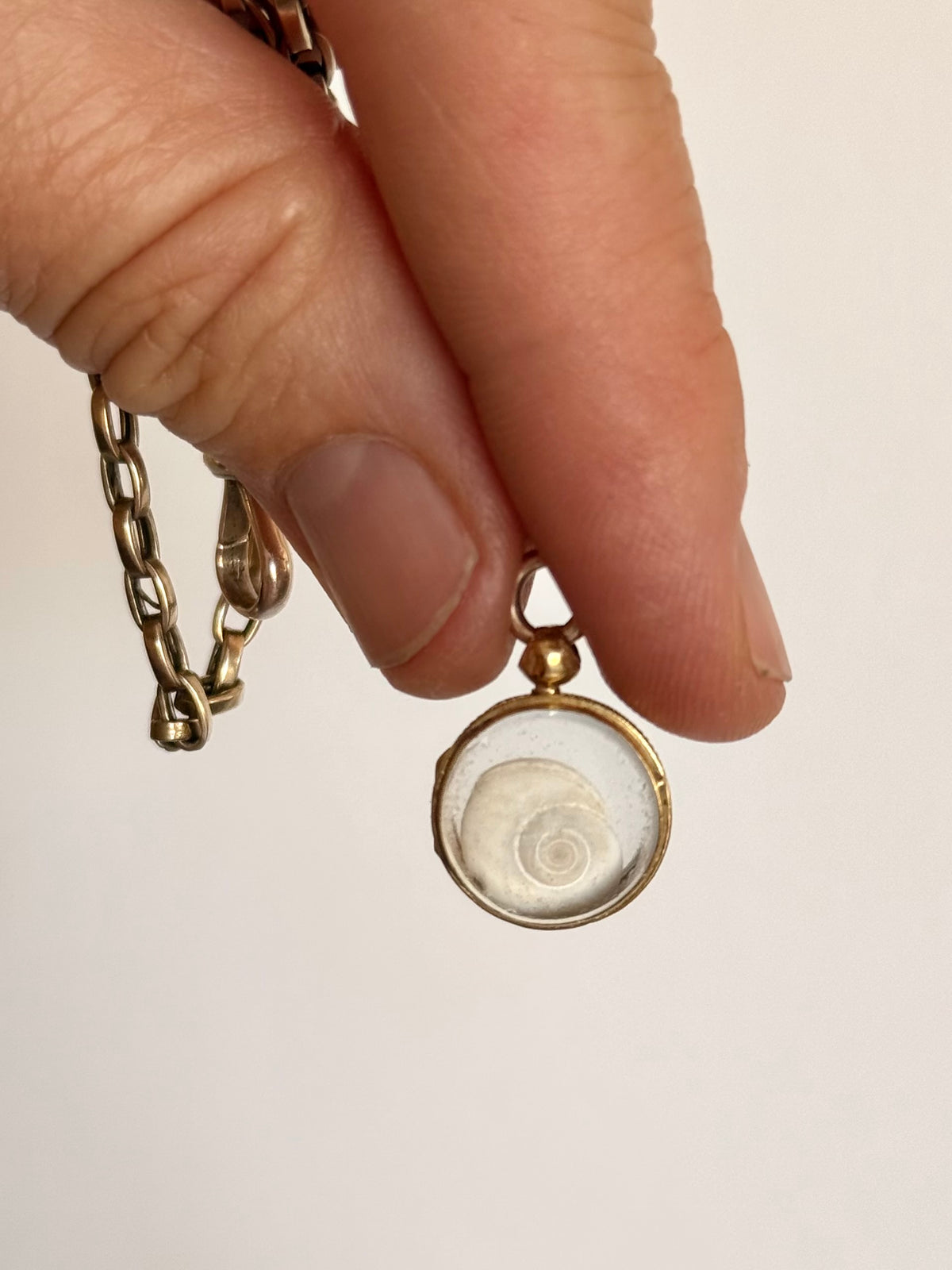 .14ct .1900 antique tiny rare find high carat gold and double sided glass shaker locket