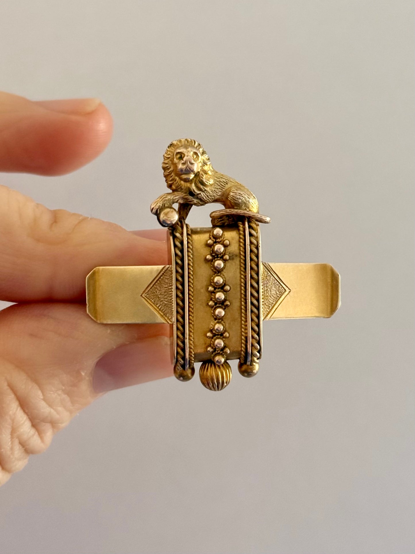 .18ct .1860s .750 standard gold Antique rare Etruscan Revival Brooch in 18ct Yellow Gold – Lion Motif with Granulation