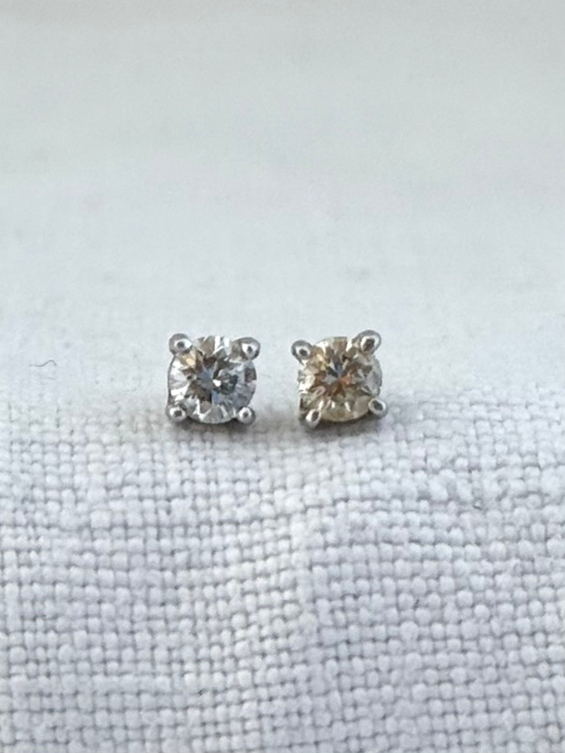 .0.50ct .18ct white gold diamond solitaire classic luxury post stud earrings