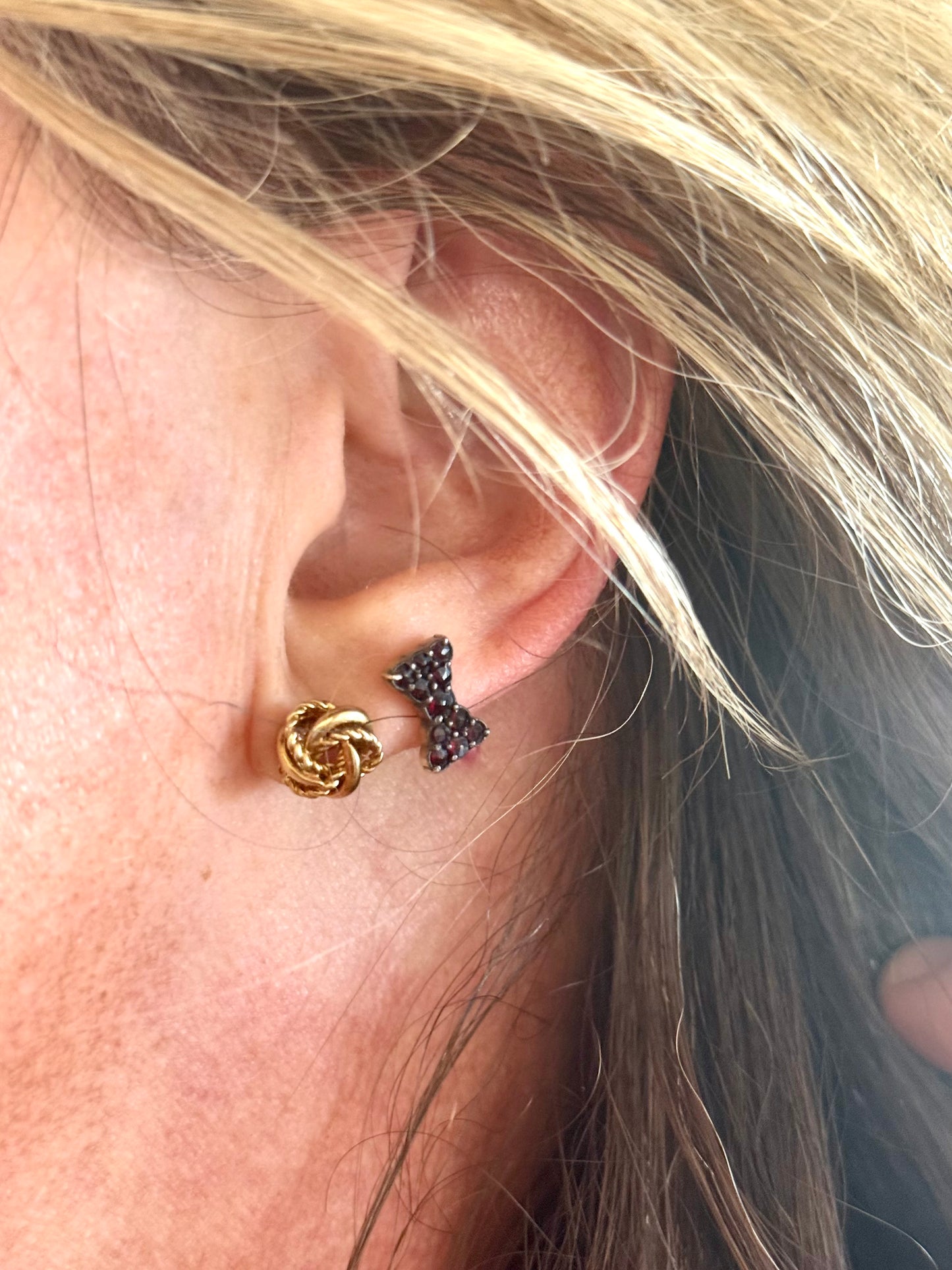 .375 .9ct gold lover’s knot textured gold post stud earrings