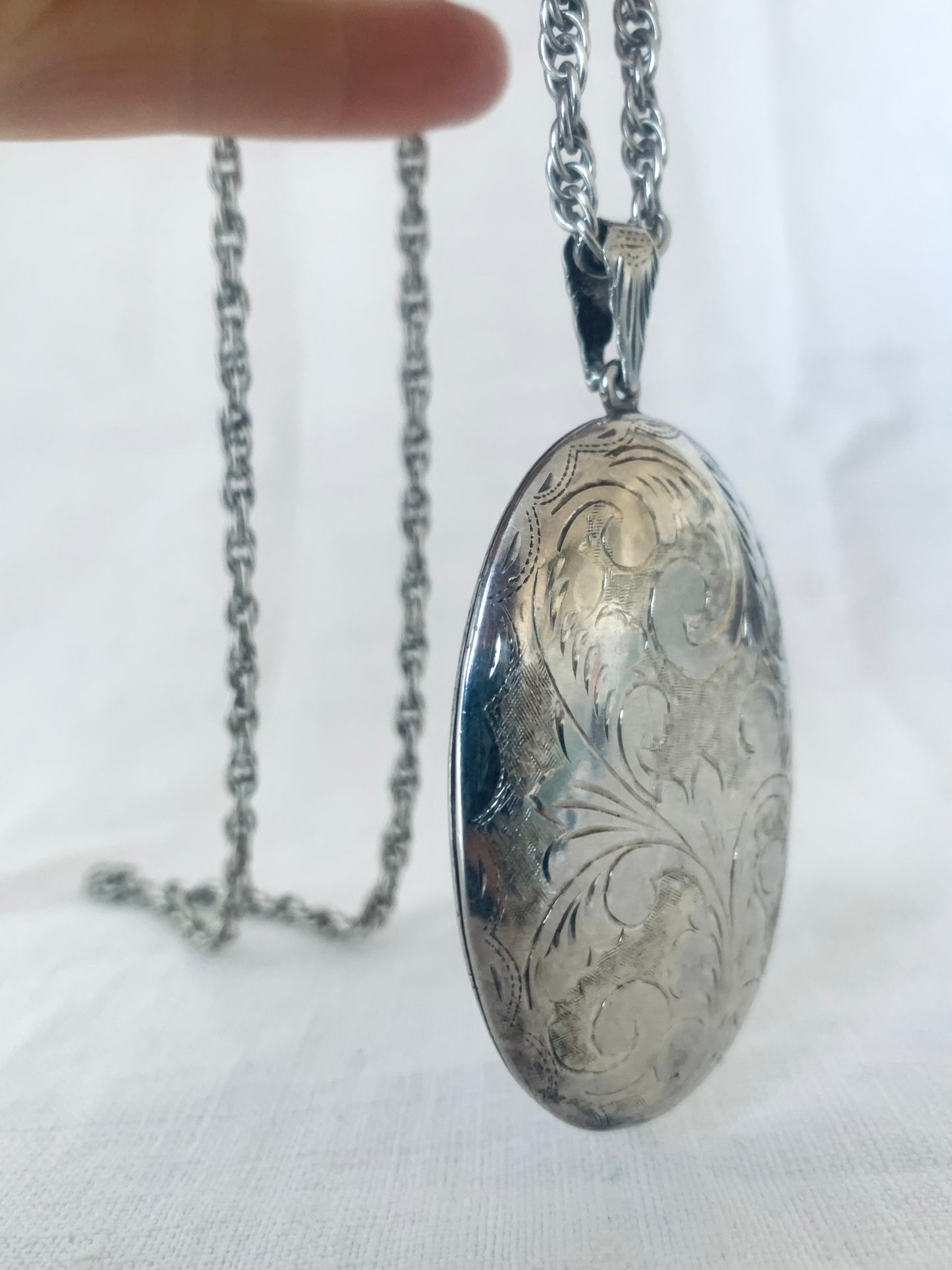 1980s 925 sterling silver super large oval photo locket with 61cm silver chain necklace