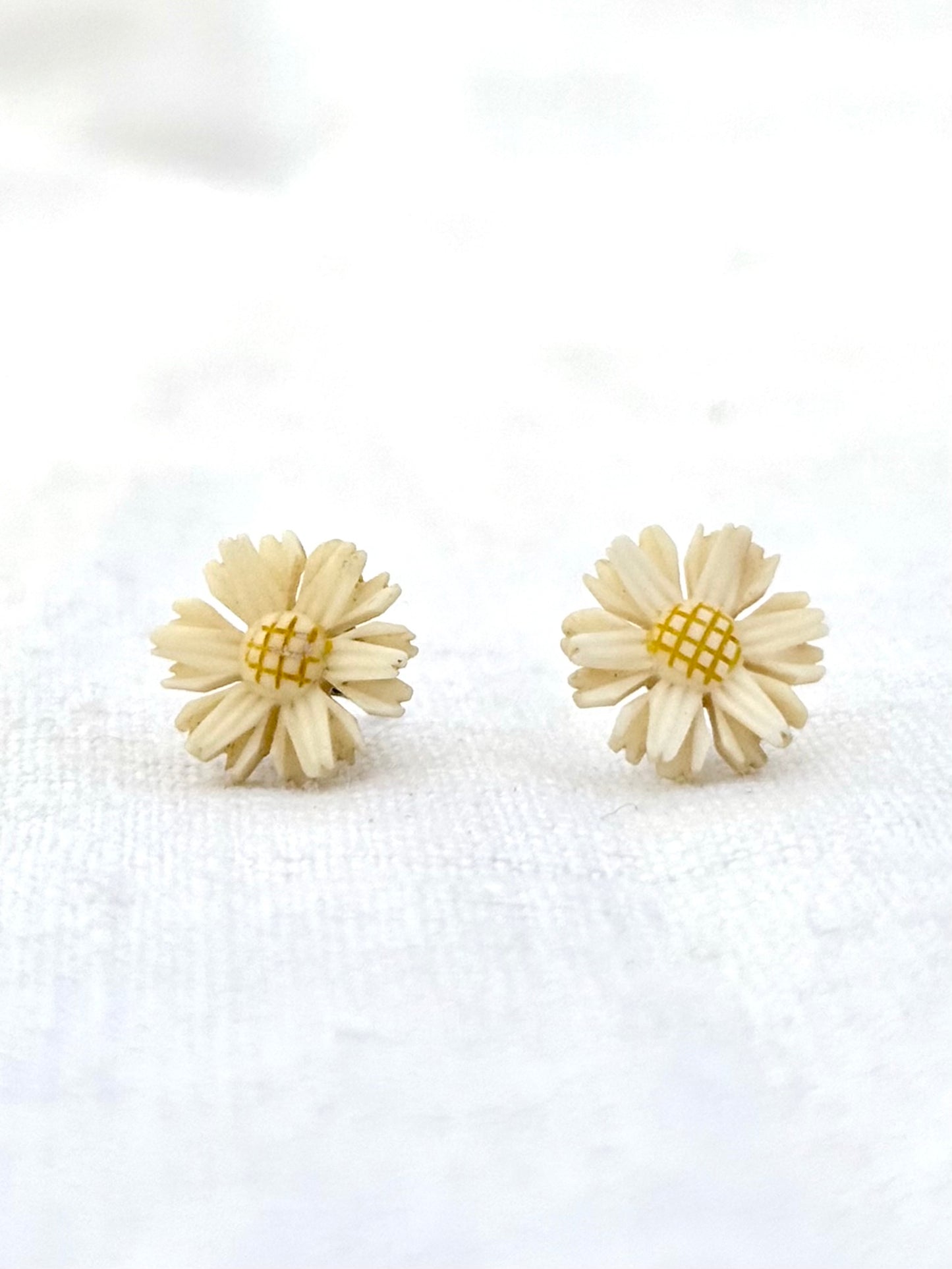 .1940s .1950s .925 daisy flower vintage pre ban Mid Century Modern hand carved Ivory and silver post stud earrings