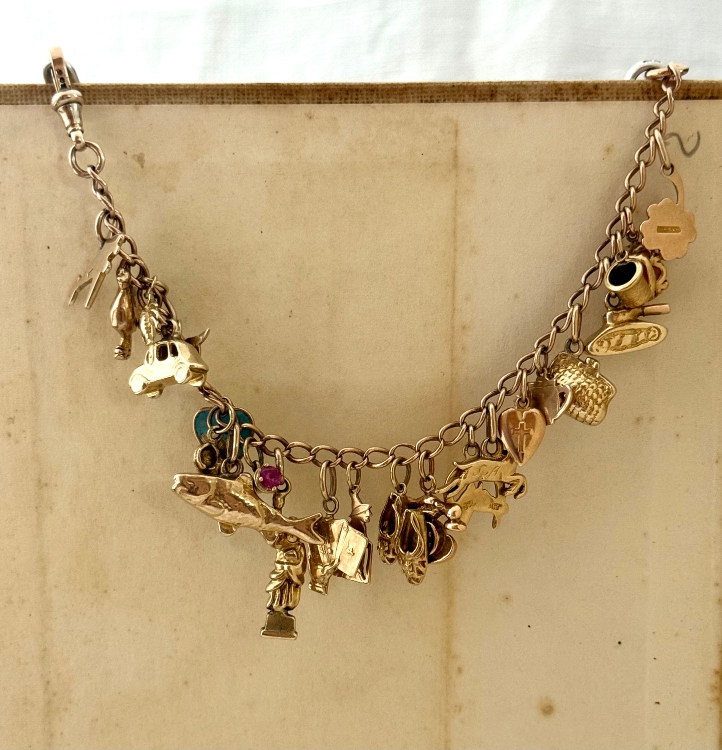 .1970s .1980s .23 charm solid .375 .9ct gold modernist keepsake luxury heirloom charm bracelet
