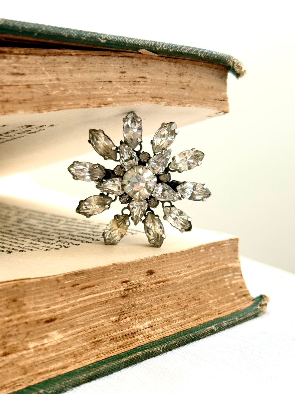 .1940s .1950s Celestial star clear flower crystal paste dress star burst costume brooch pin