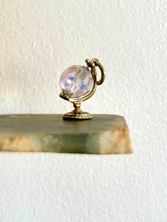 .1970s .375 .9ct retro gorgeous Auroria Crystal bead World globe yellow gold charm pendant