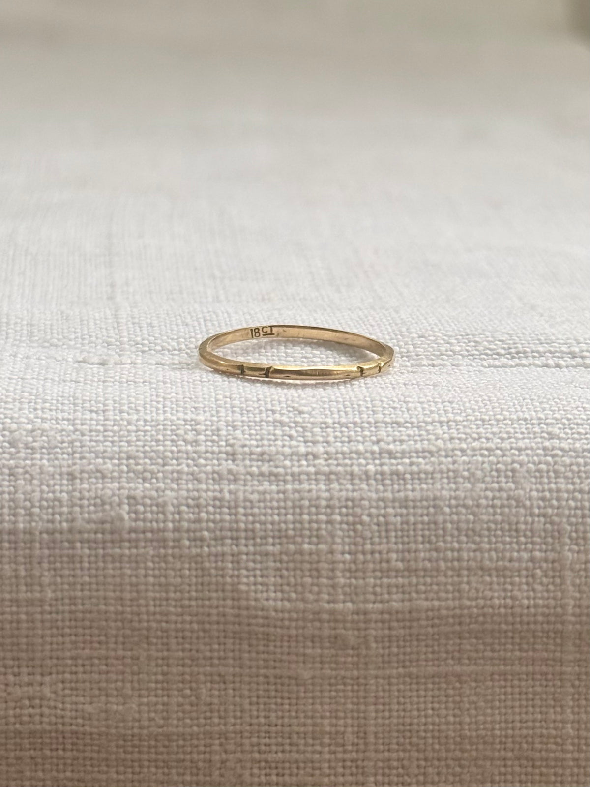 .18ct .750 rich yellow gold antique revival 1.1mm wide texture detailed gold stack ring band