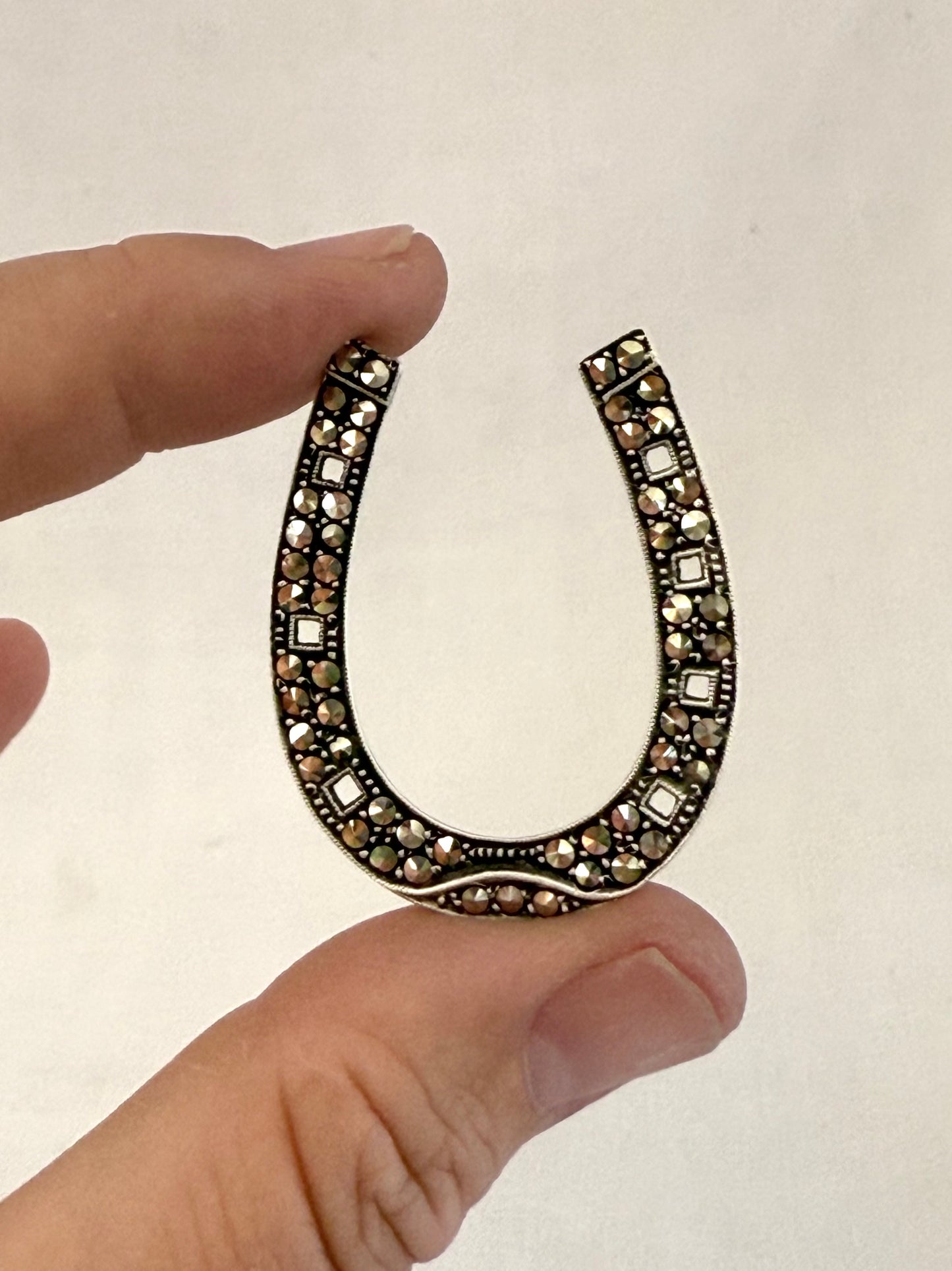 .925 .1910s antique Edwardian lucky horseshoe sterling silver Marcasite sweetheart brooch