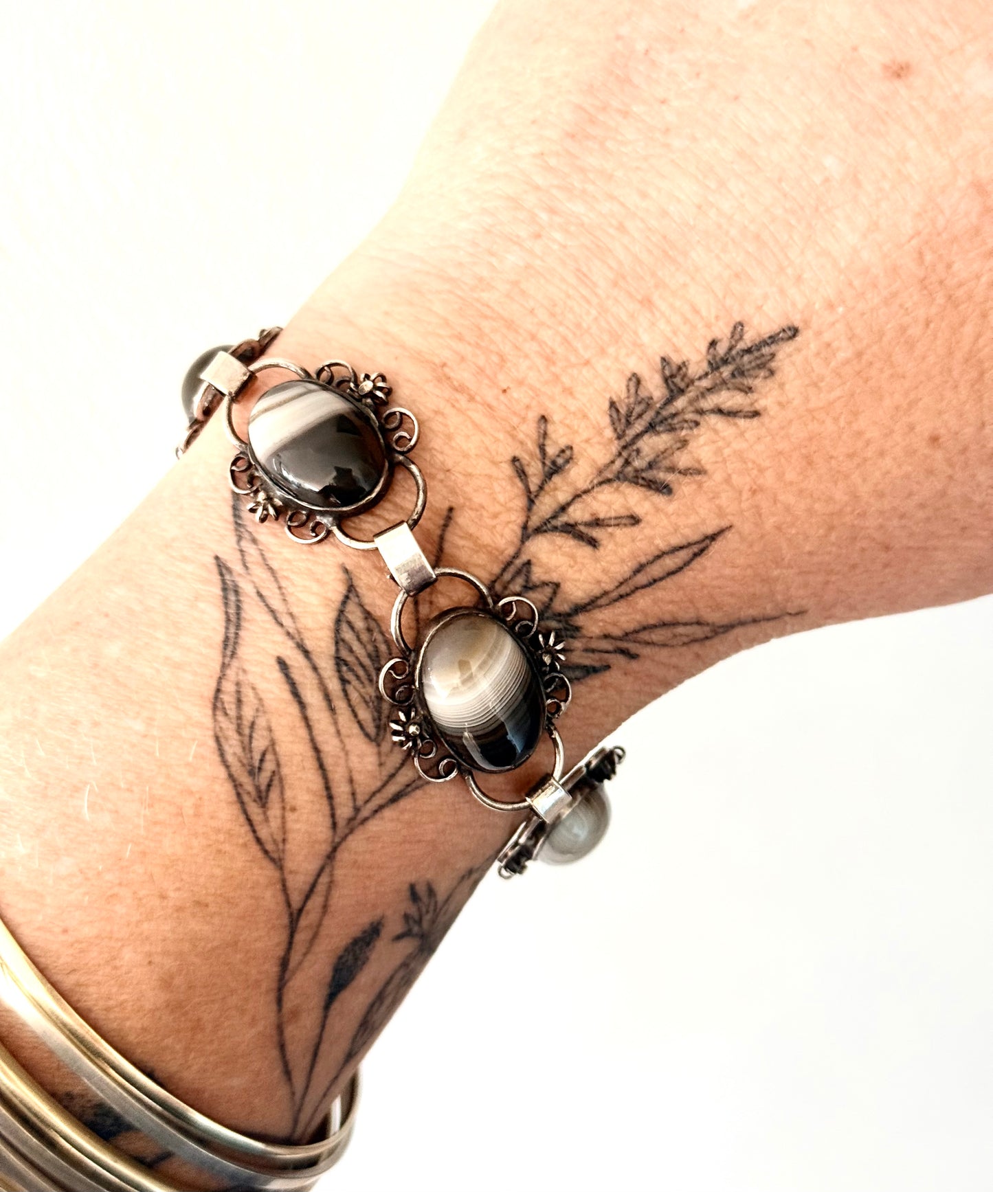 .1950s .1960s .6 Agate gemstone .925 silver artisan made Botswana Agate cabochon bracelet