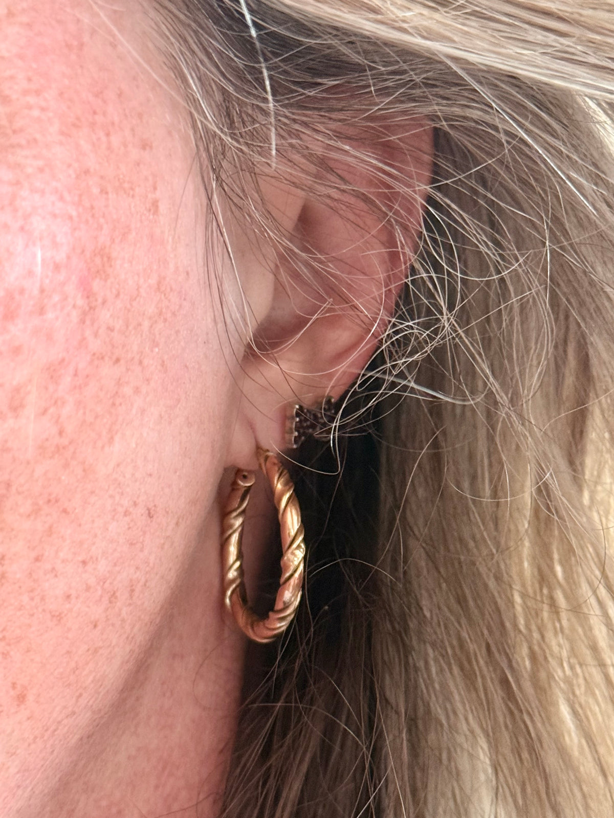 .26mm diameter .375 .9ct rose gold and yellow gold twist twirl fancy two tone 9ct gold medium sized hoop huggy gold earrings