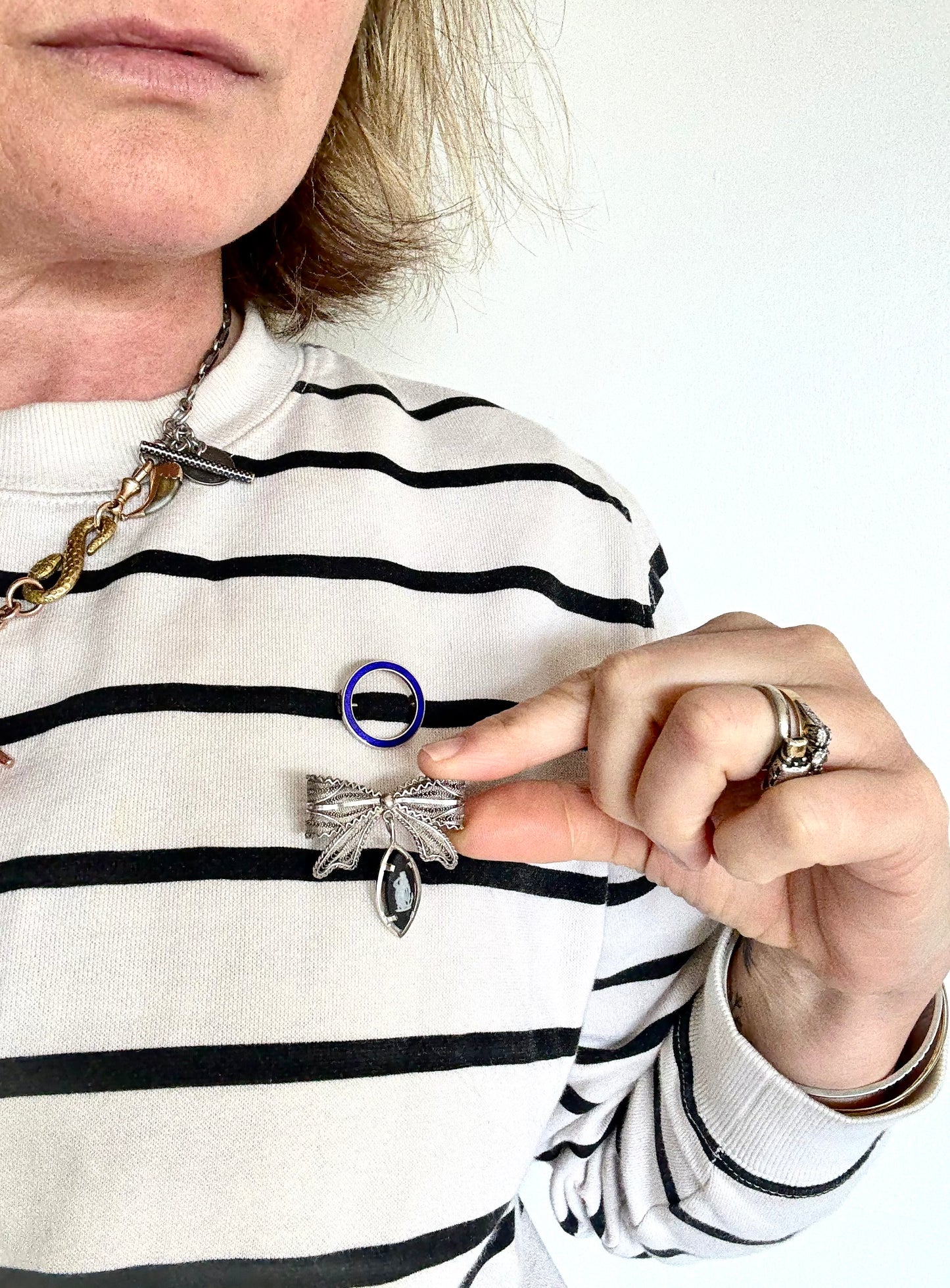 .1940s .1970s .925 artisan made fine filigree open work Malta hand made fine silver wire woven ribbon bow pin brooch with Wedgwood charcoal black vintage Jasperware high relief cameo dangle