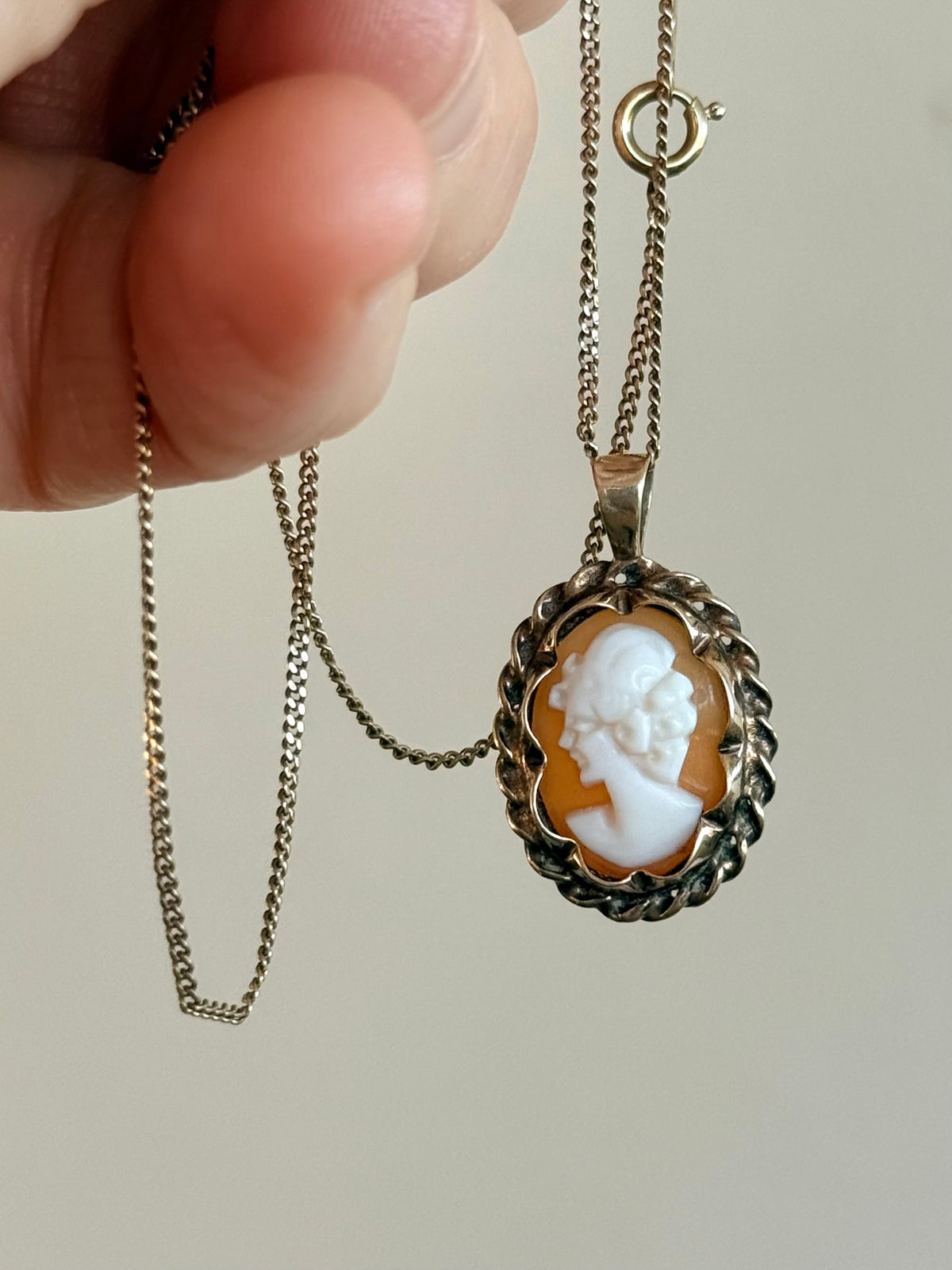 .1950s .1970s .375 .9ct gold Edwardian revival hand carved gold Cameo pendant on 9ct gold chain necklace