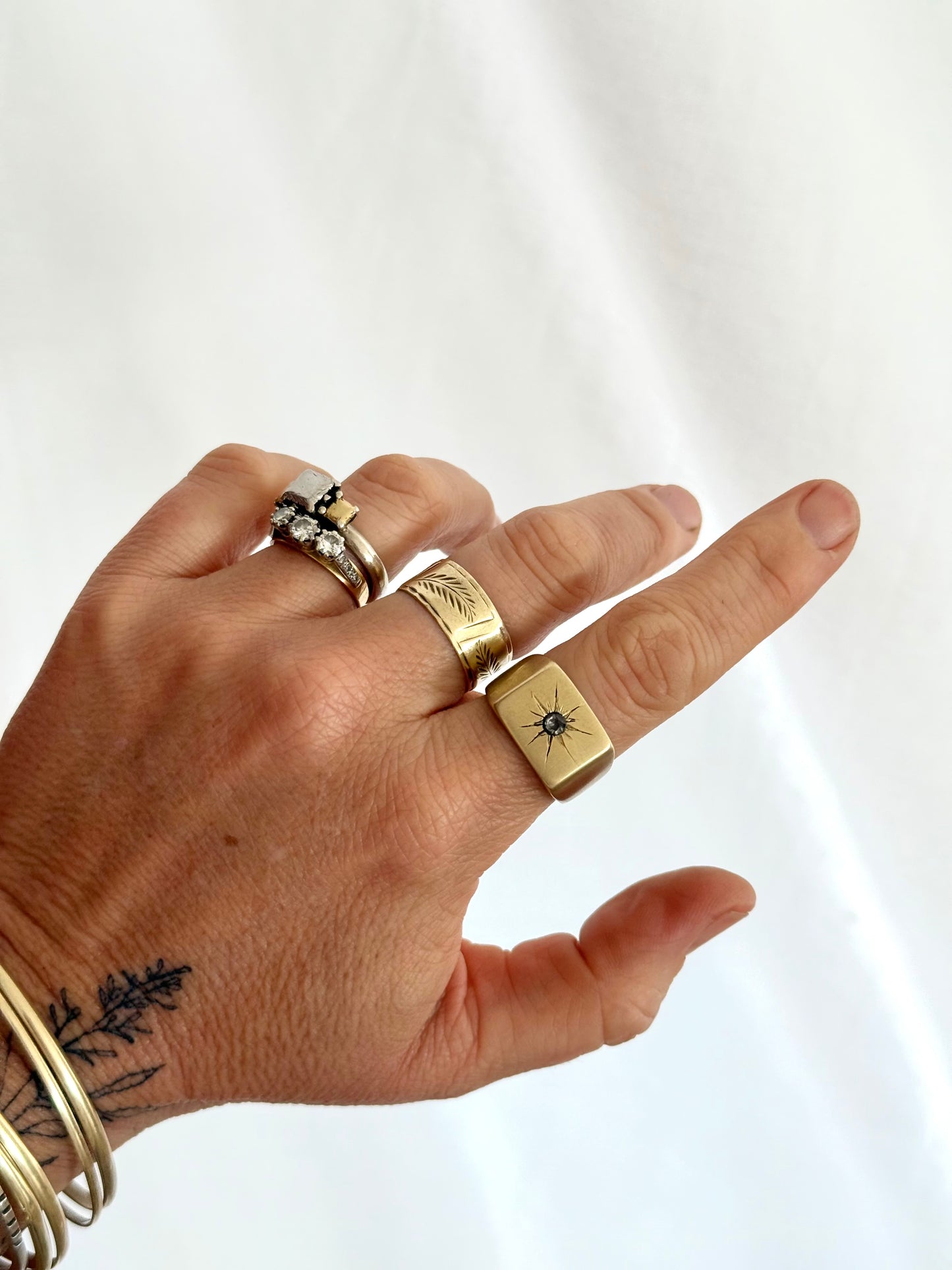 .1970s Gold tone Brass solid chunky signet ring with star burst diamond cut gem