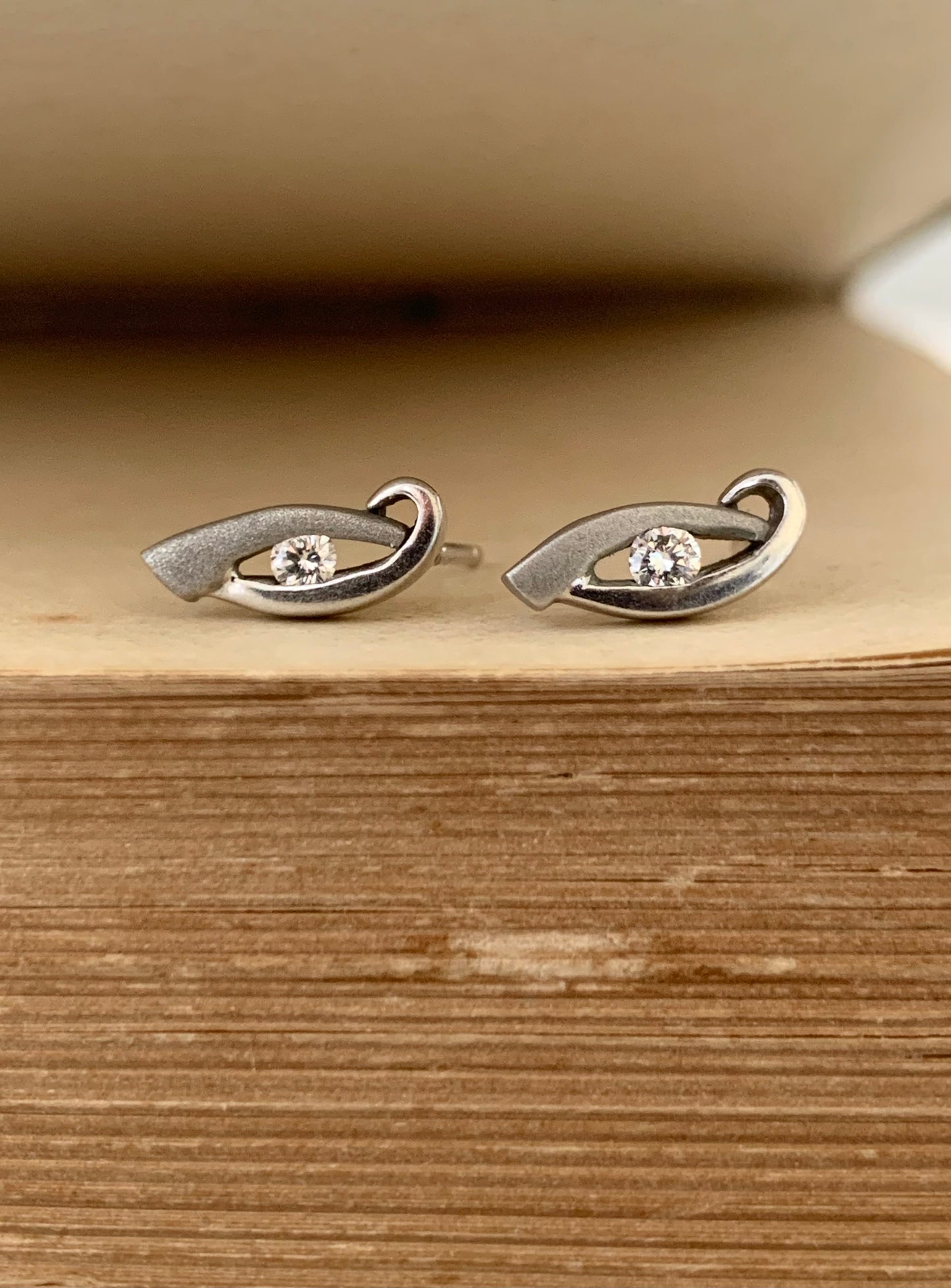 375 0.1ct Diamond and white 9ct gold fancy eye of horus diamond post stud push in earrings