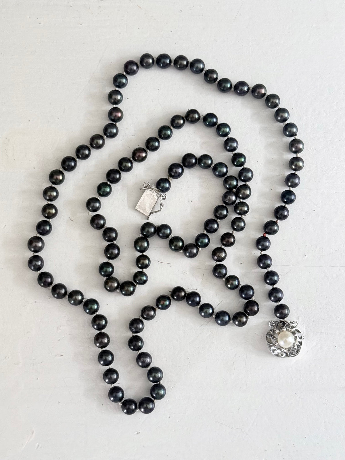 .925 .77.5cm long luxury cultured pearl real Tahitian purple petrol brown knotted Pearl necklace with floral sterling silver box clasp