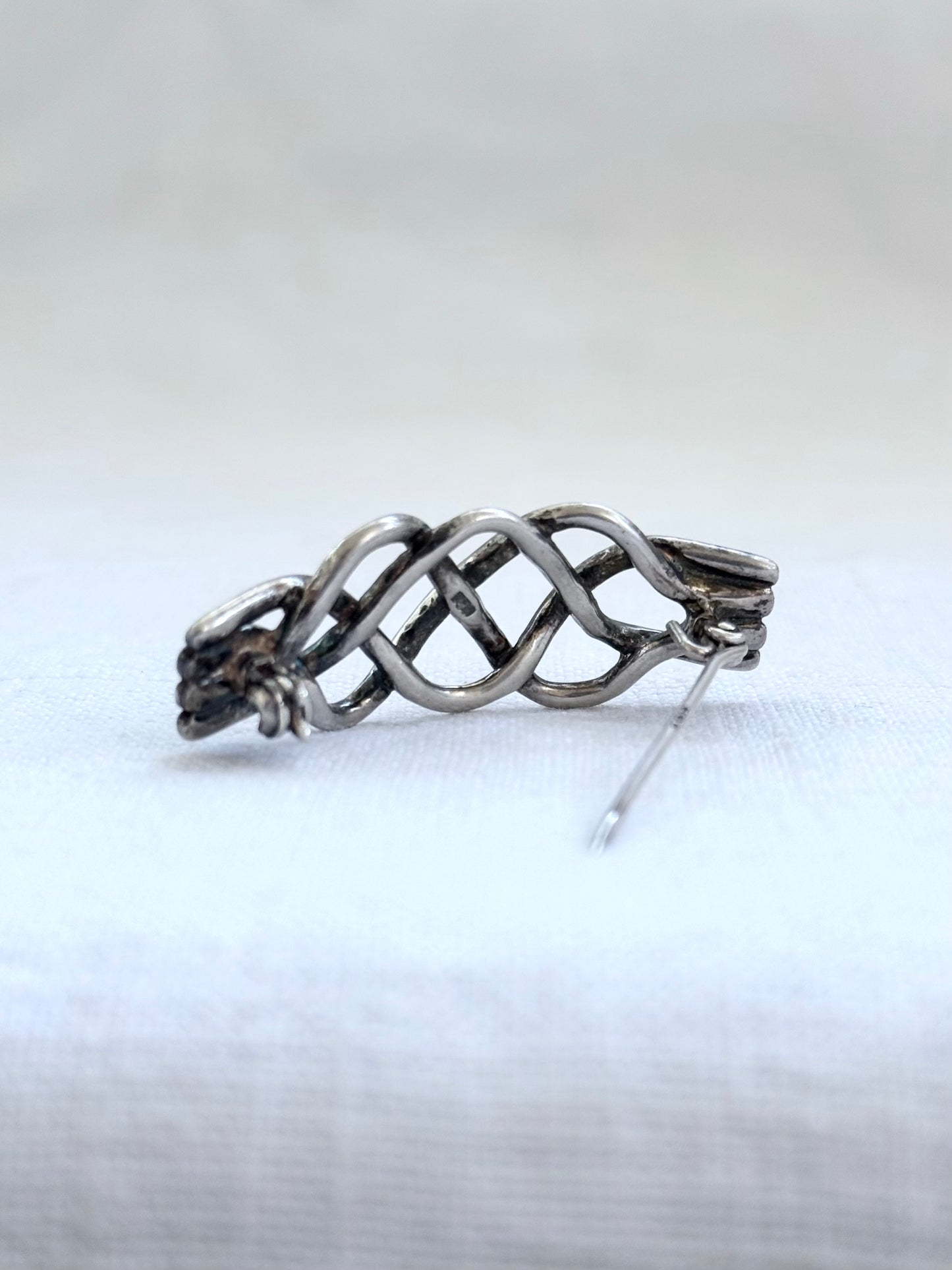 .1900s revival .1998 .925 Celtic Sterling Silver knot brooch