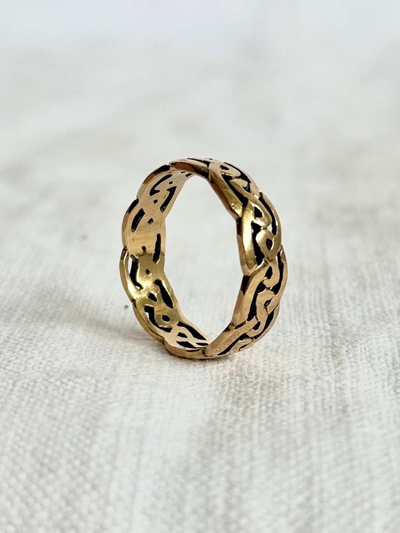 .1900s .1960s .375 .9ct Celtic Weave Traditional Irish Welsh love token sweetheart commitment token gold ring band