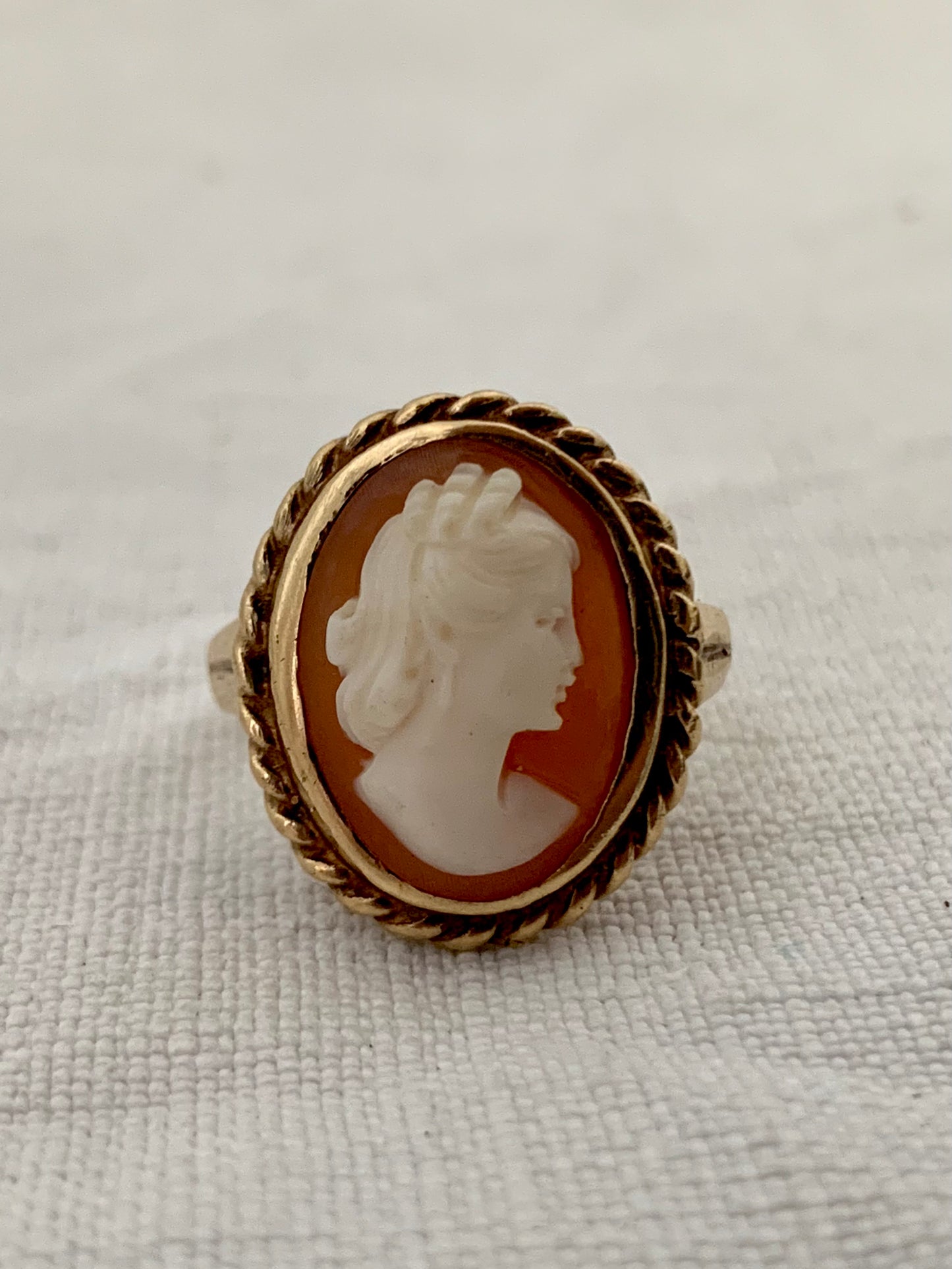 Cameo shell Classic 10ct gold beautiful cameo ring - hand carved well made vintage antique gold cameo shell estate find ring