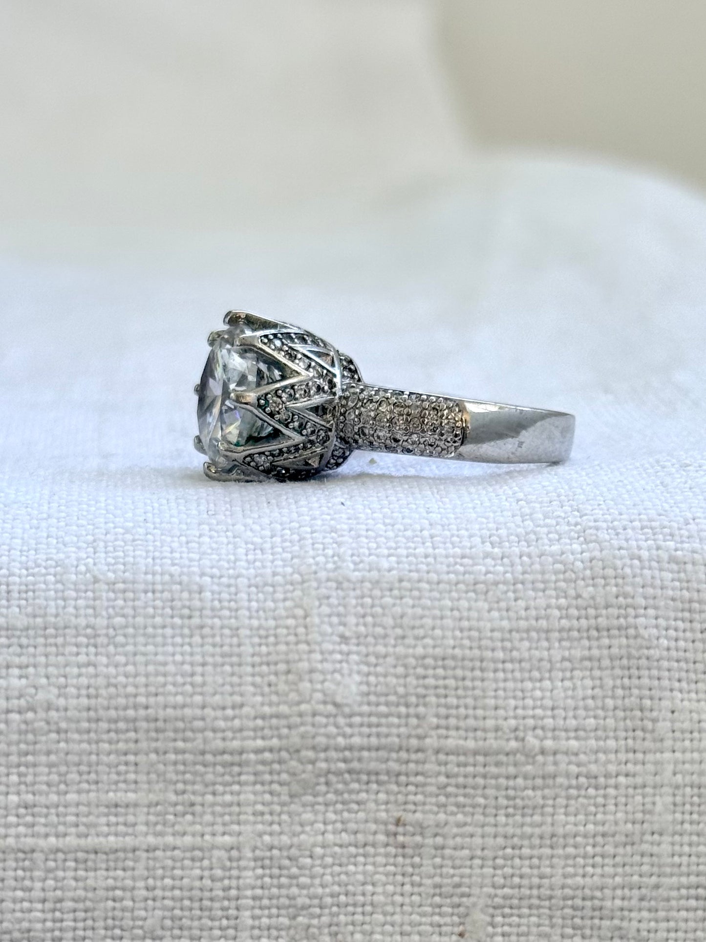 .1950s revival .925 architectural large flower silver beautiful modernist diamanté clear stone high rise pave set geometric large cocktail dress ring