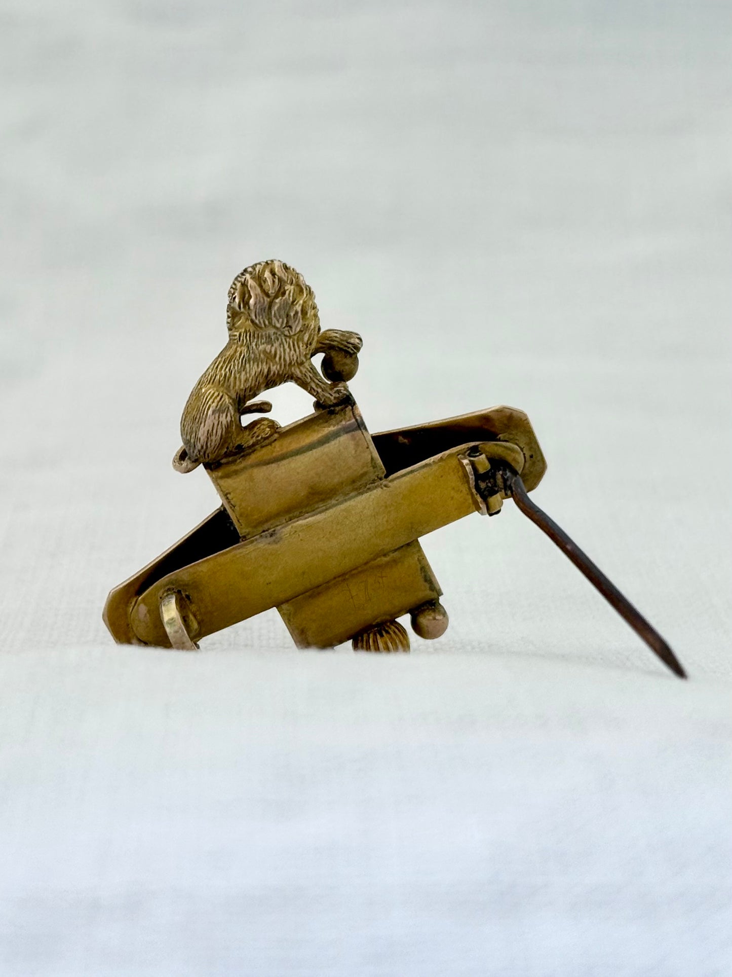 .18ct .1860s .750 standard gold Antique rare Etruscan Revival Brooch in 18ct Yellow Gold – Lion Motif with Granulation