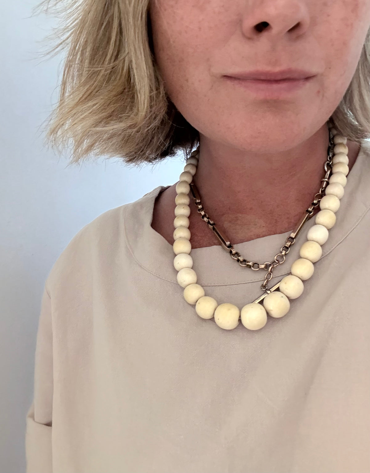 .1900s .1930s Ivory pre ban chunky graduated 58.5cm long bead necklace