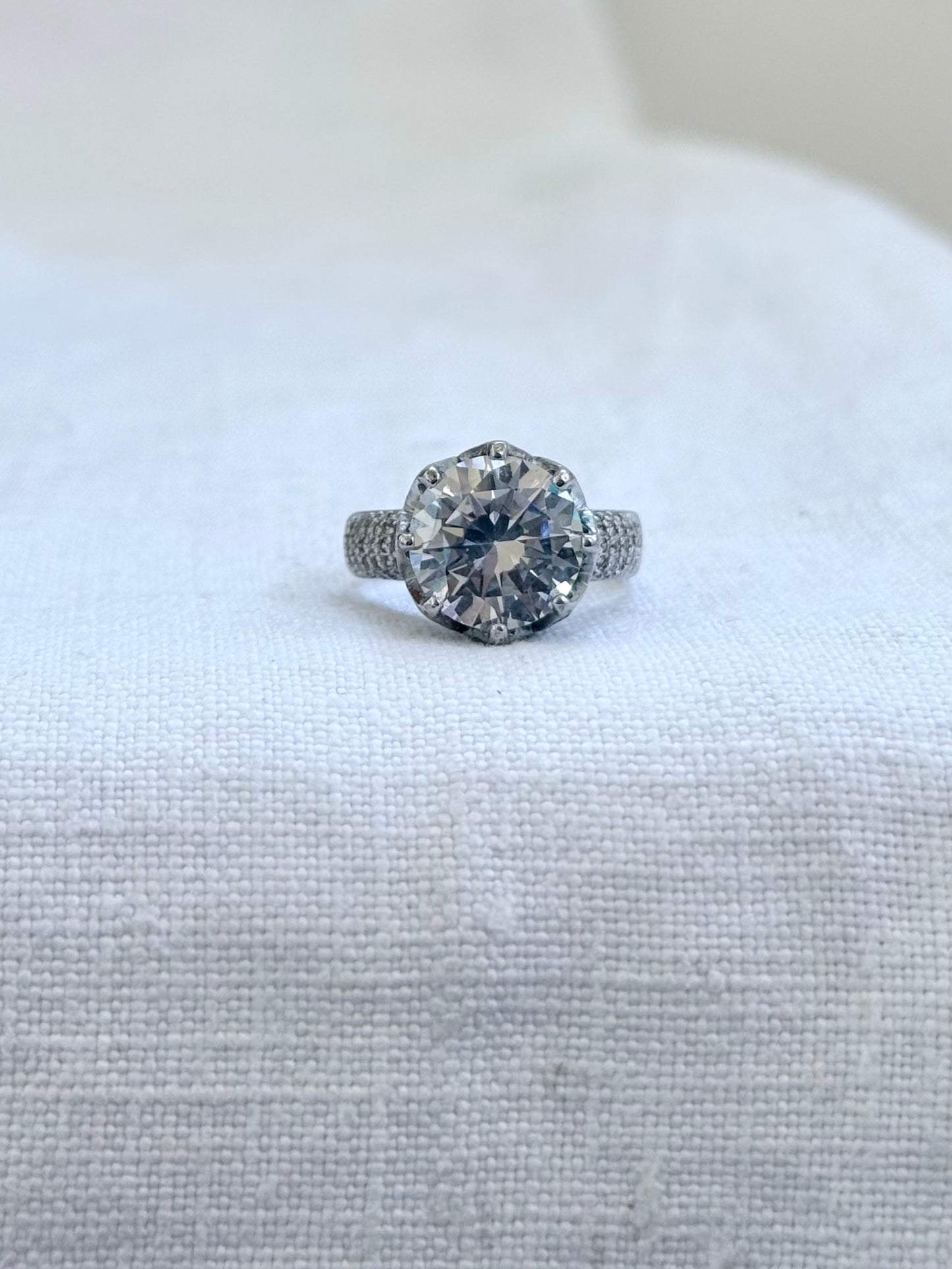 .1950s revival .925 architectural large flower silver beautiful modernist diamanté clear stone high rise pave set geometric large cocktail dress ring