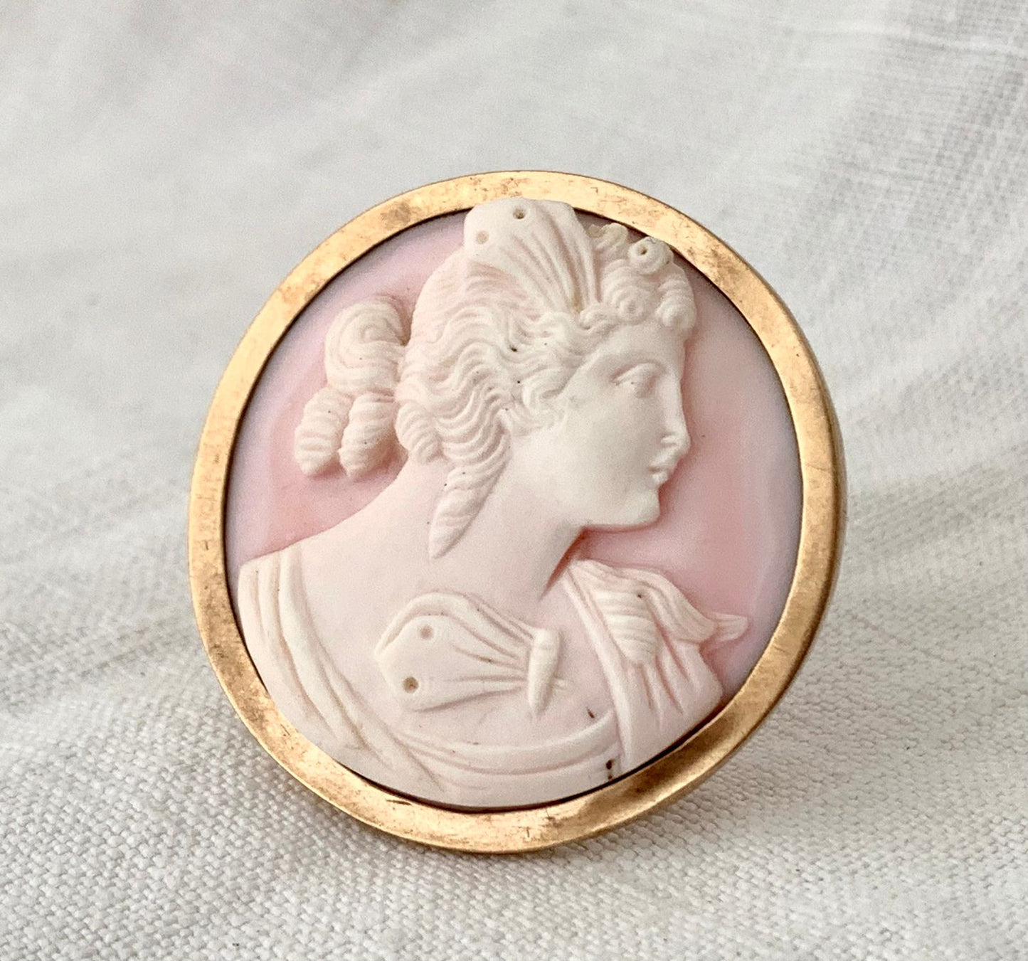 .1800s .375 .9ct antique early Victorian rose gold pink Queen Conch shell Greek Goddess large round cameo brooch