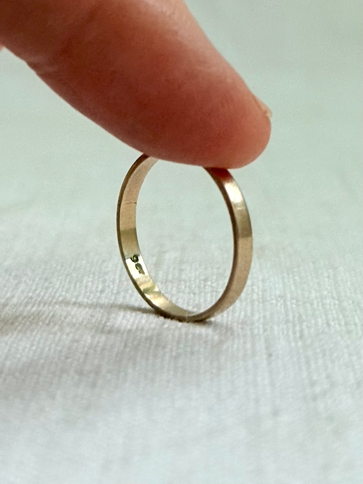 .1940s .1960s .375 .9ct buttery yellow gold ring band