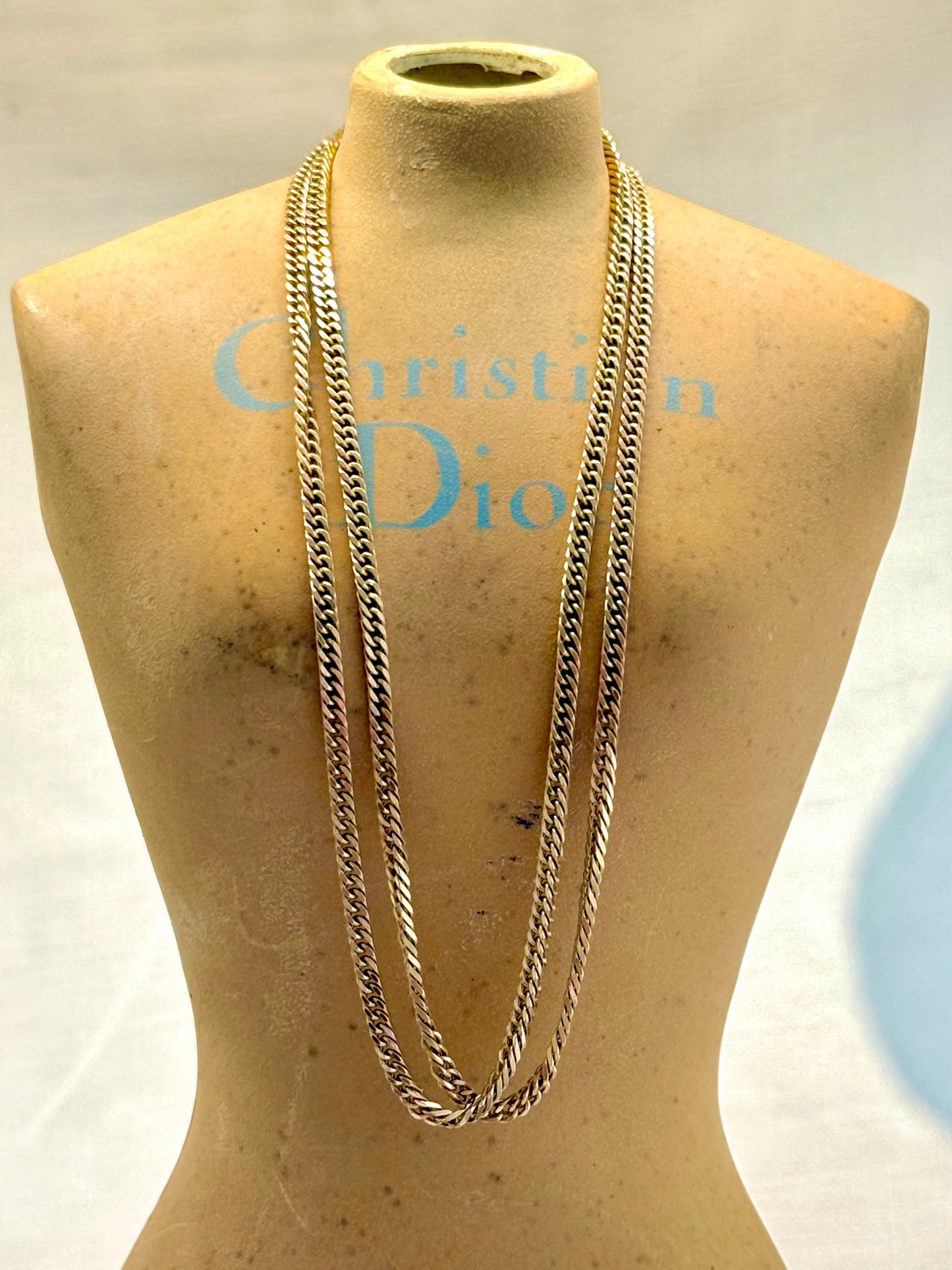 .1970s .375 .9ct gold gorgeous and luxurious flat chunky modernist curb chain 61.5cm long buttery gold chain necklace