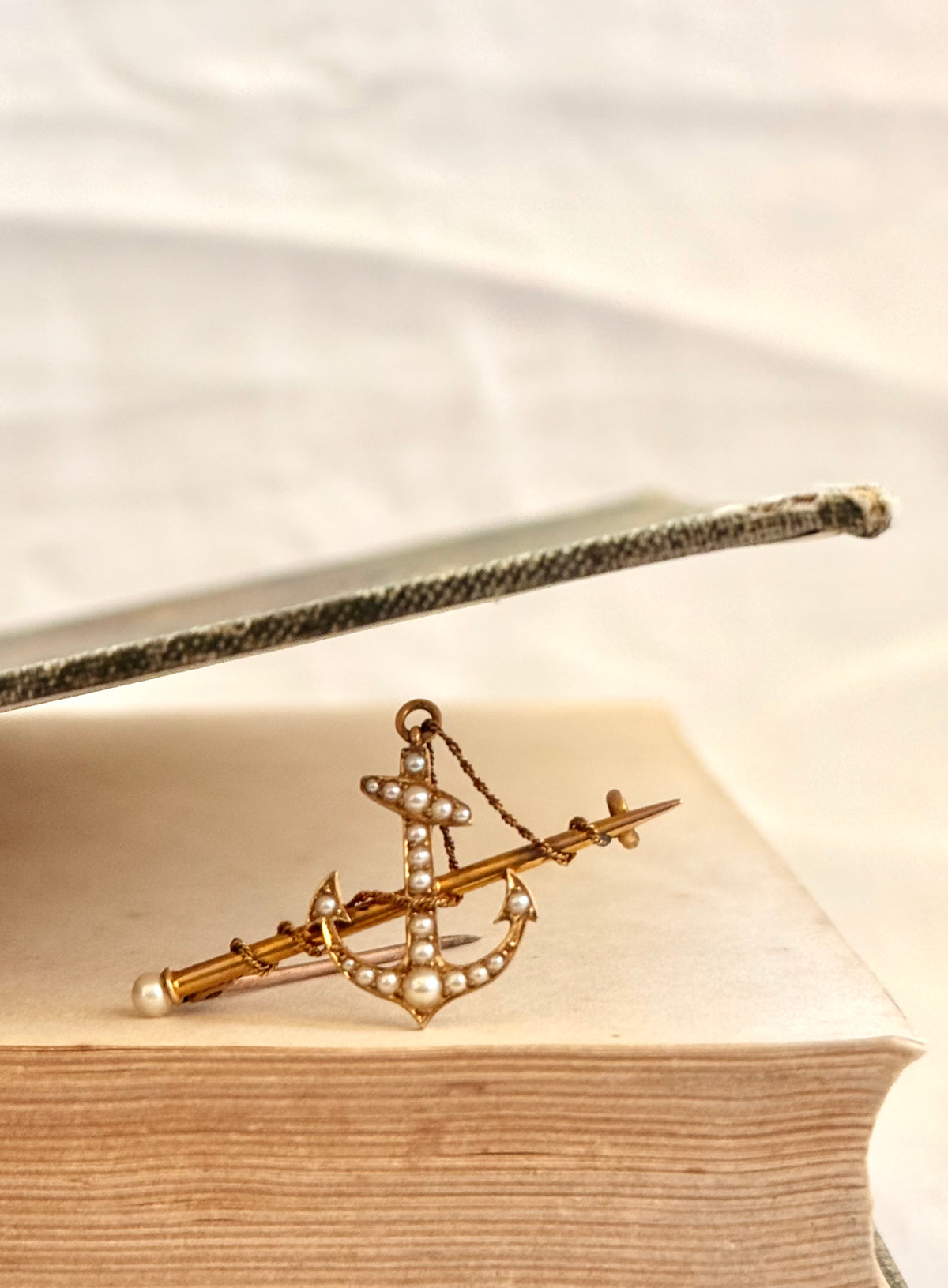 .15ct .1900s Art Nouveau Anchor seed pearl Edwardian 15ct gold sweetheart token heirloom brooch