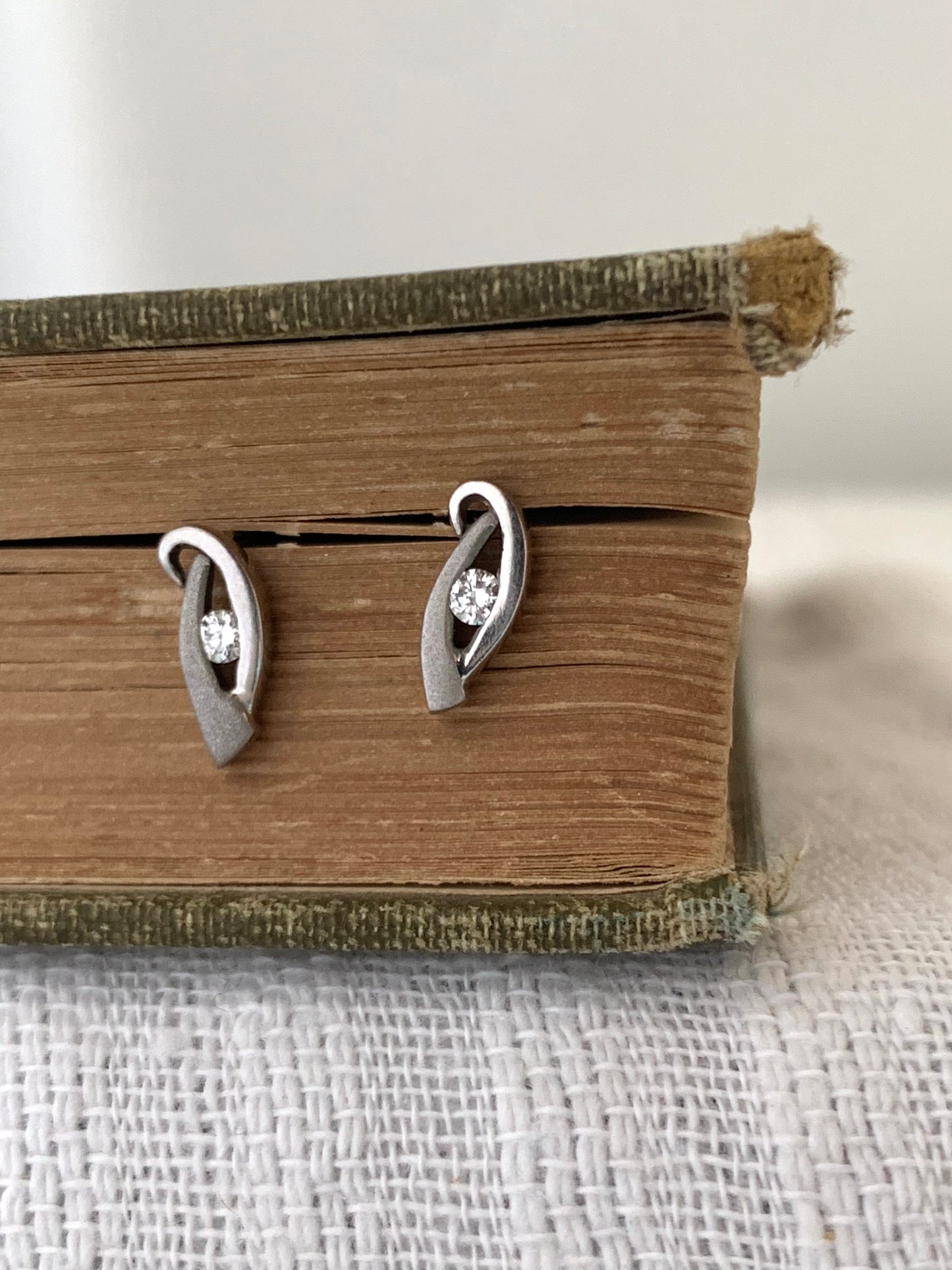 375 0.1ct Diamond and white 9ct gold fancy eye of horus diamond post stud push in earrings