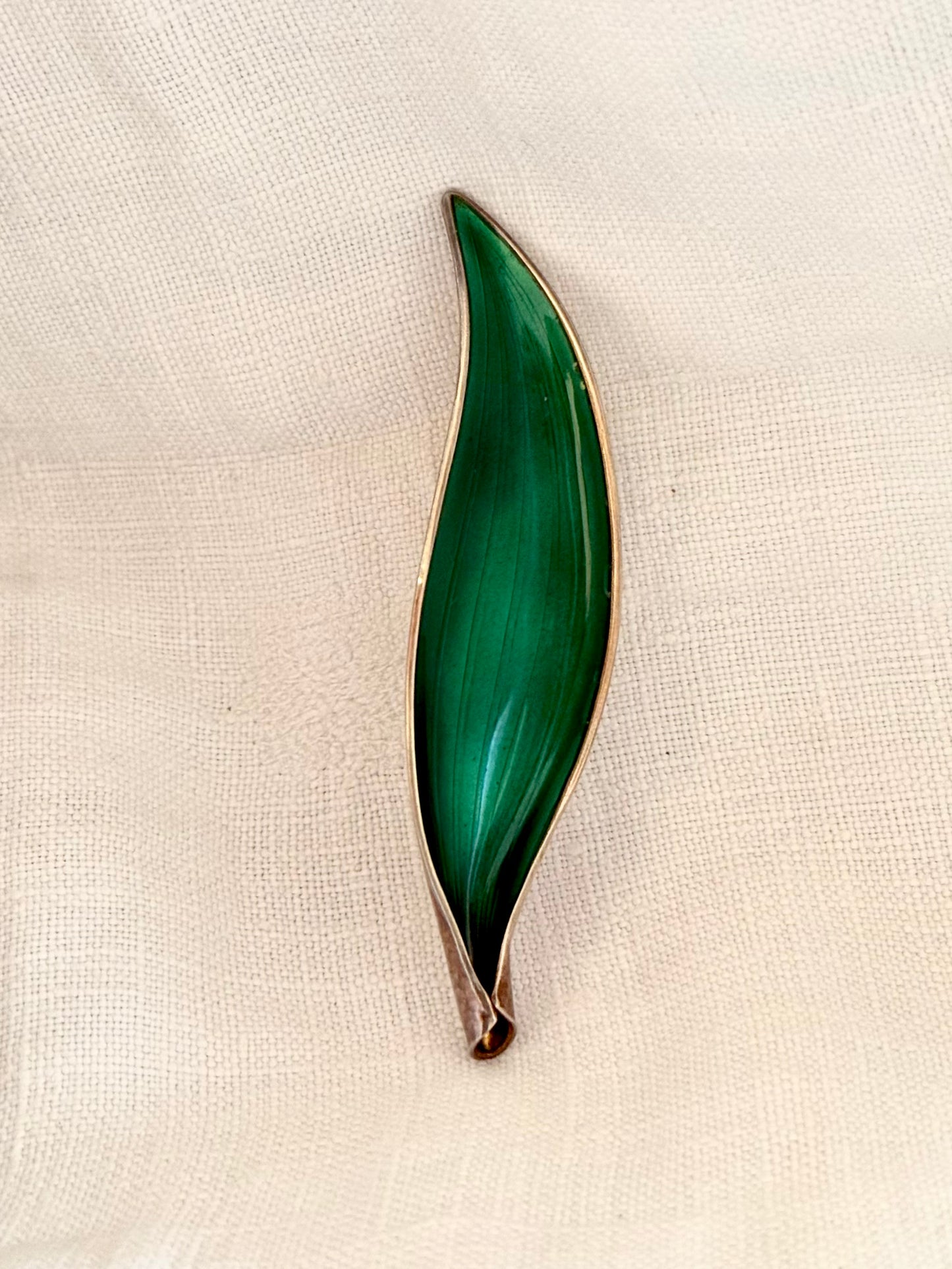 .1940s .1950s .925 Anre Nordlie Norwegian Scandinavian green guilloche enamel leaf sculptural collectors brooch pin
