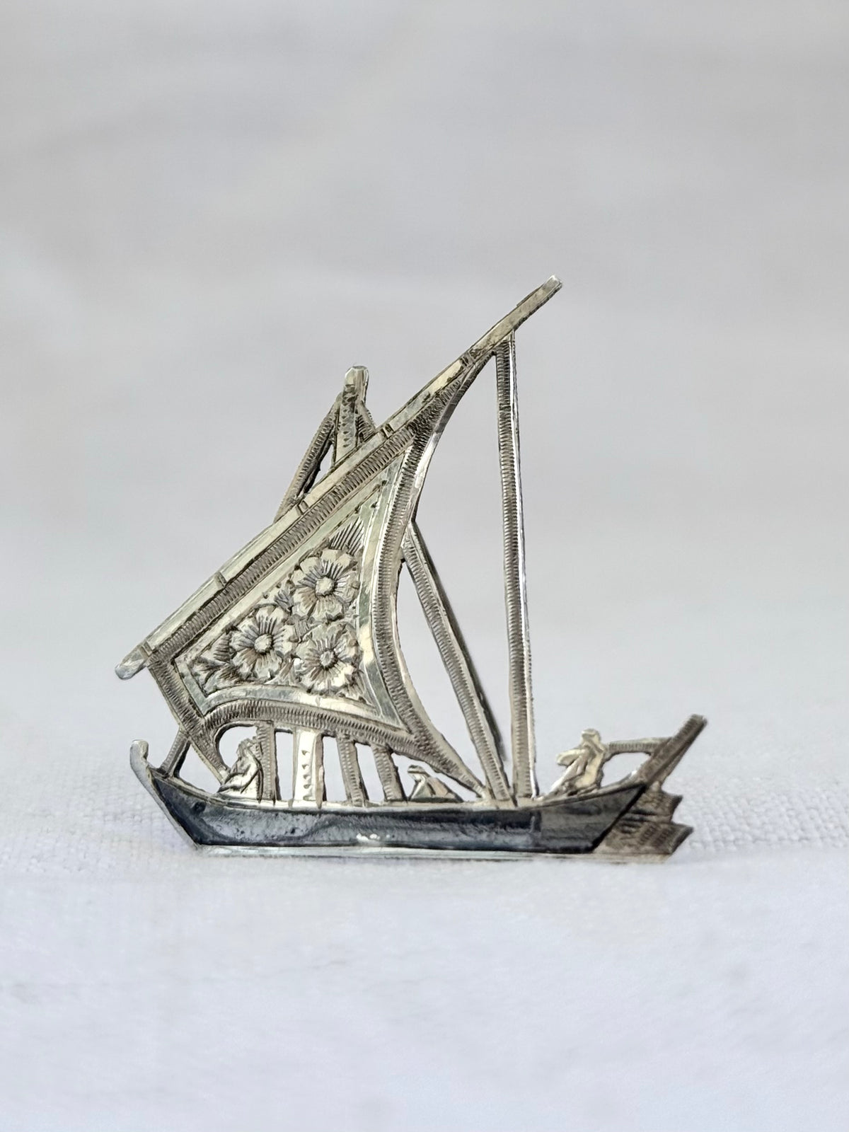 .1950s .925 Niello enamel floral engraved sailing boat brooch