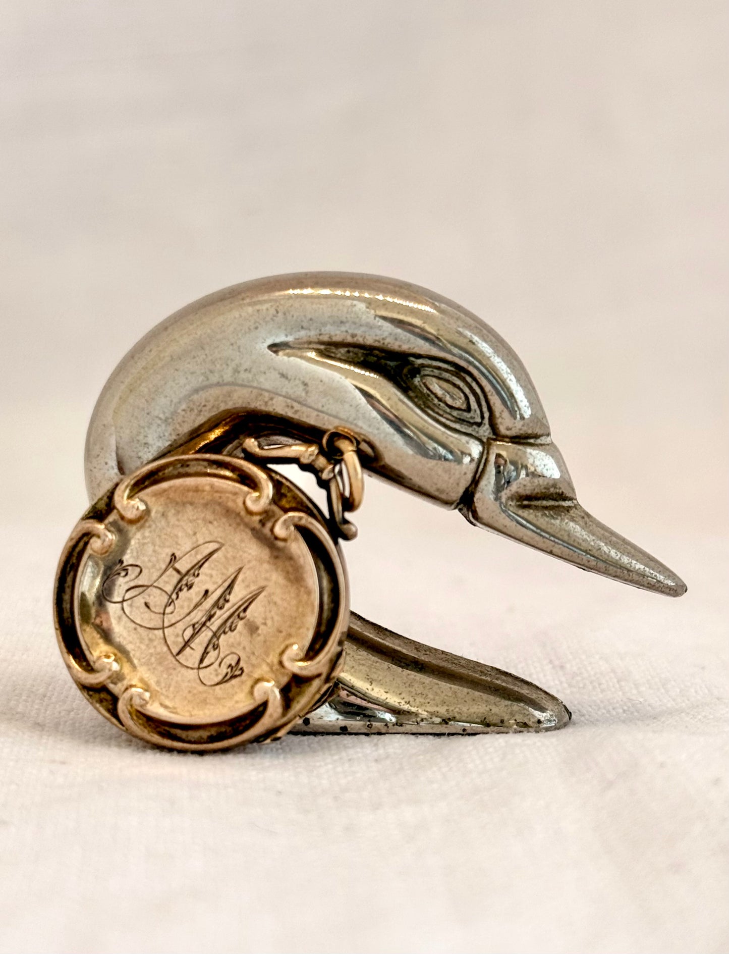 .1900s .375 9ct antique gold Edwardian fancy frame engraved gold photo locket pendant