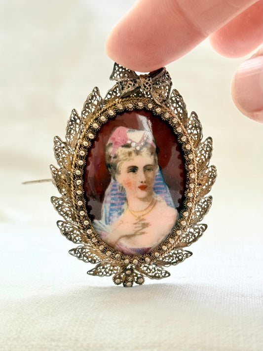 .1940s era Limoges hand painted romantic vintage porcelain brooch pendant with fancy fine hand turned filigree gold washed French silver collectors piece