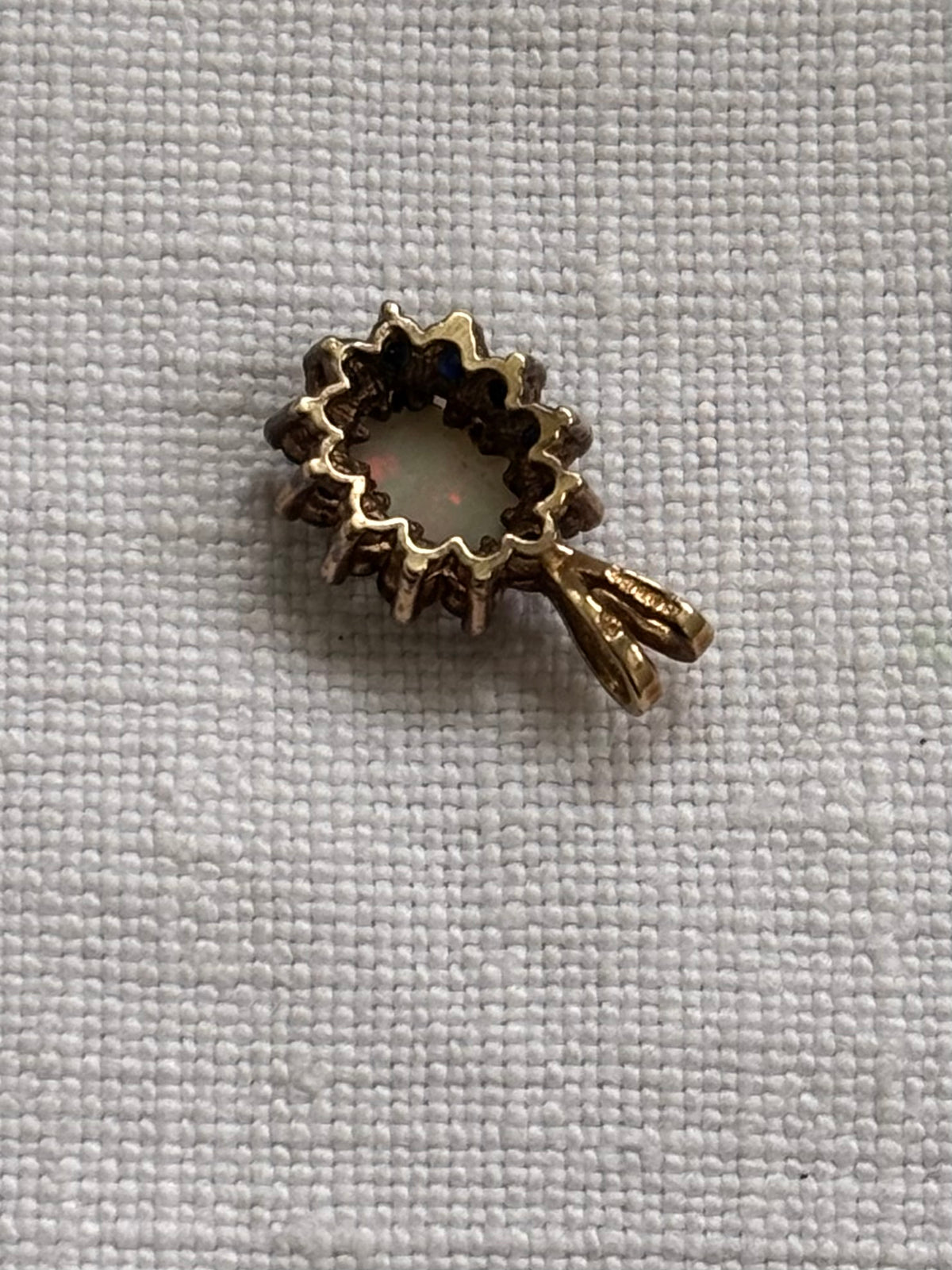 .1984 .375 .9ct gold 1 opal 12 garnet 9ct yellow gold gemstone rosette halo flower cluster pendant