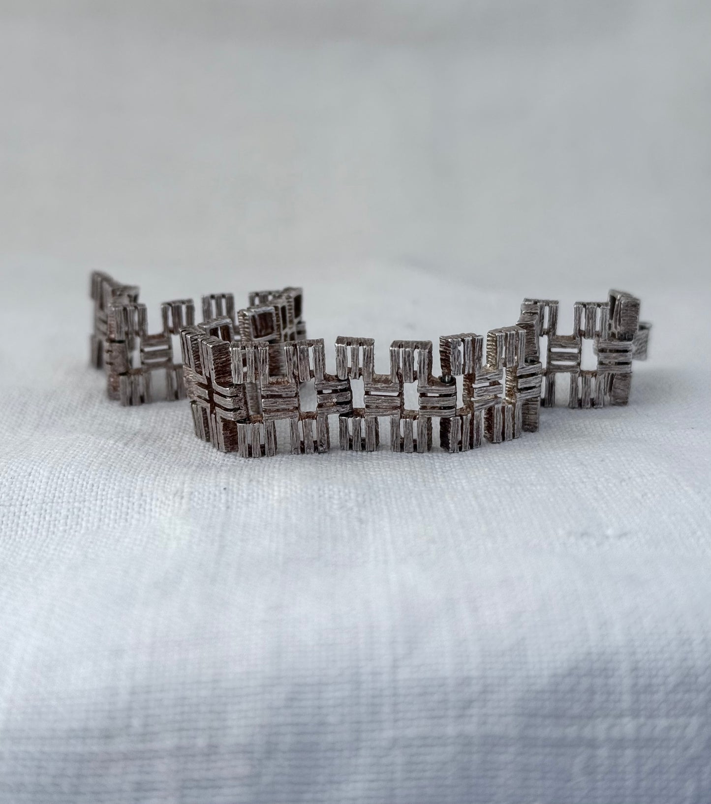 .1950s .925 Brutalist silver rectangular hinged segment silver bracelet