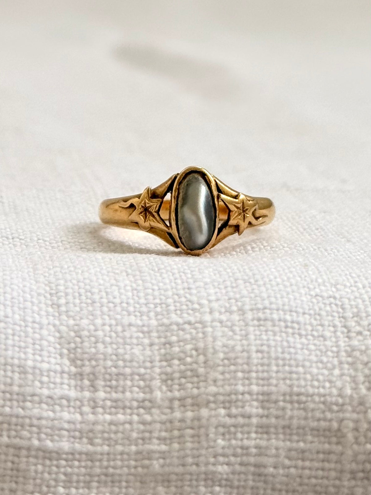 .18ct gold .1890s .1900s .750 Art Nouveau antique blister pearl natural pearl Ivy leaf romantic heirloom high carat gold treasure ring.