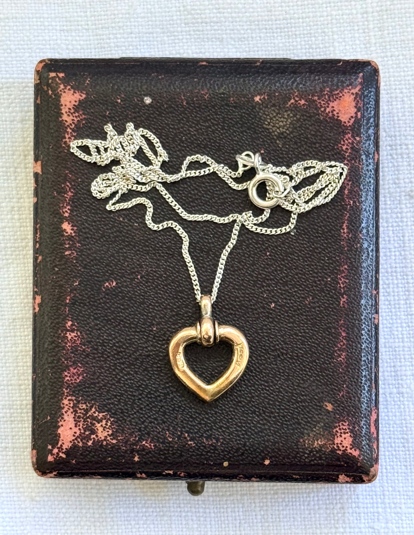 .1900s .375 .9ct solid gold heart pendant on sterling silver chain necklace