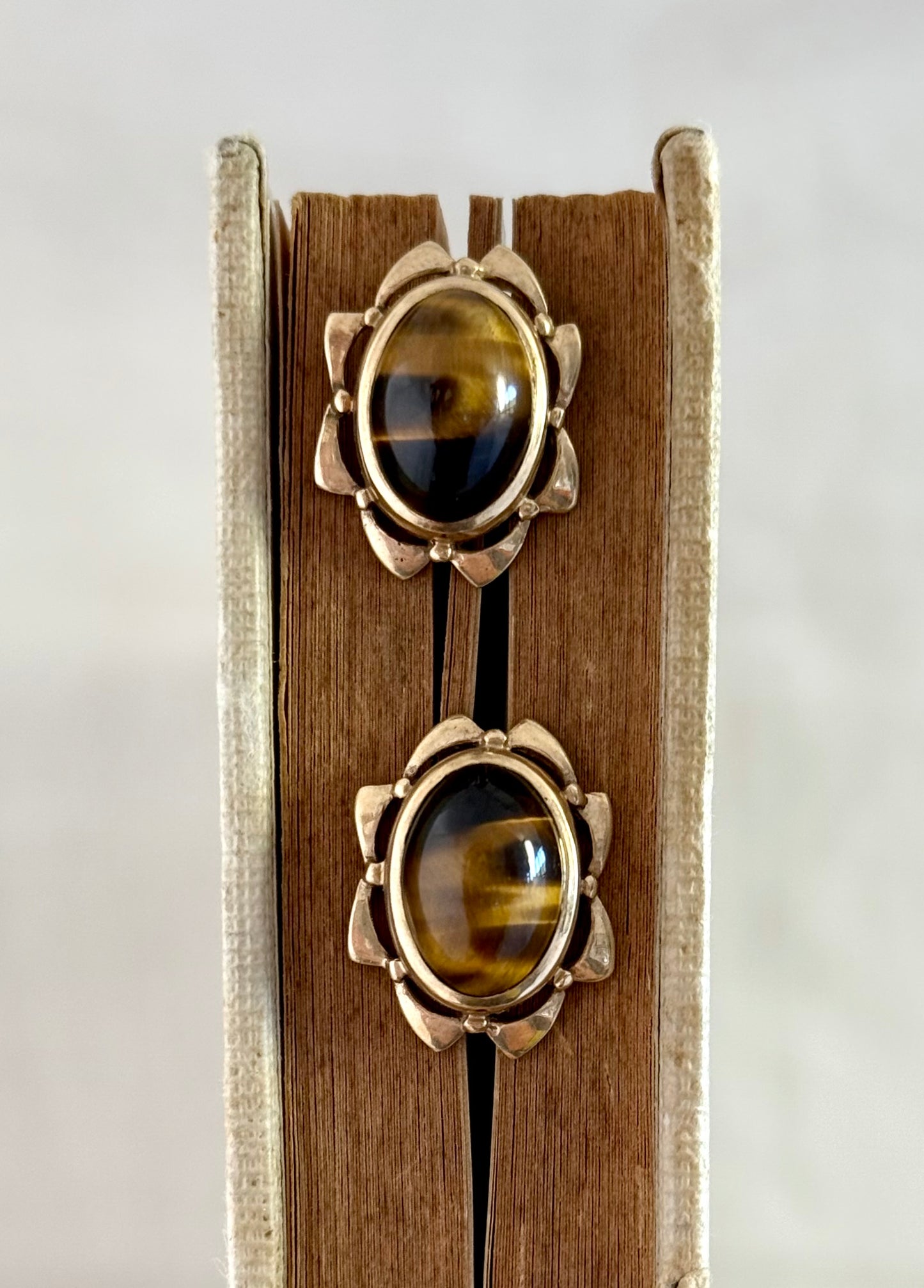 .1940s .1950s .375 .9ct gold Tigers Eye and modernist gold form drop dangle luxurious mid century modern earrings