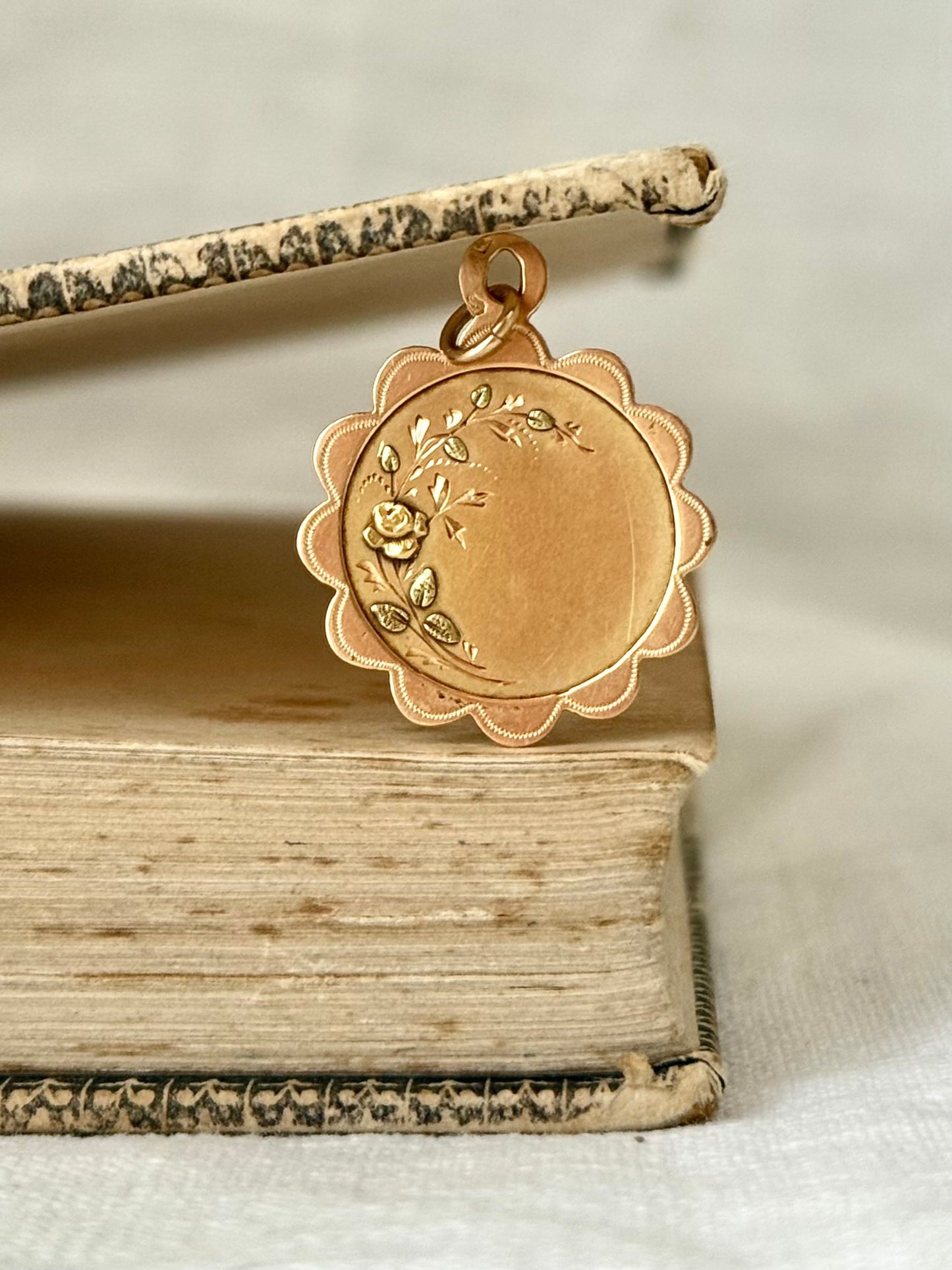 .18ct .1900s antique French Eagle head 18ct yellow gold green gold romantic scallop border Rose decal pendant