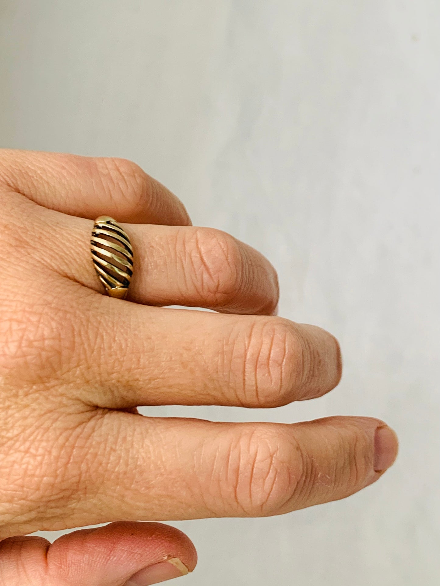 1980s 9ct gold Architectural dome arch retro vintage yellow gold ring