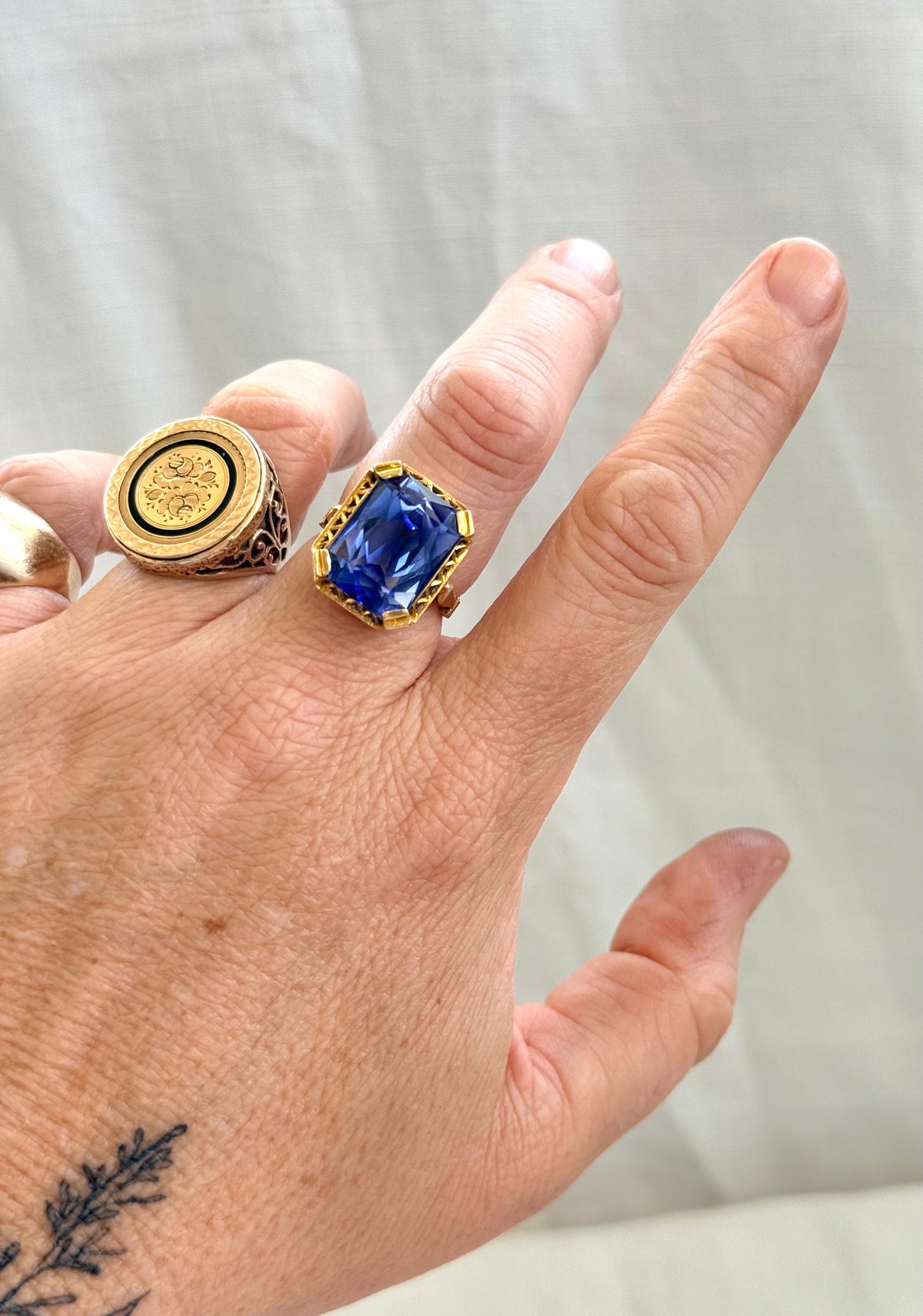 .18ct .1920s .1930s luxurious .750ct sapphire blue Corundum gemstone high carat gold large cocktail dress ring