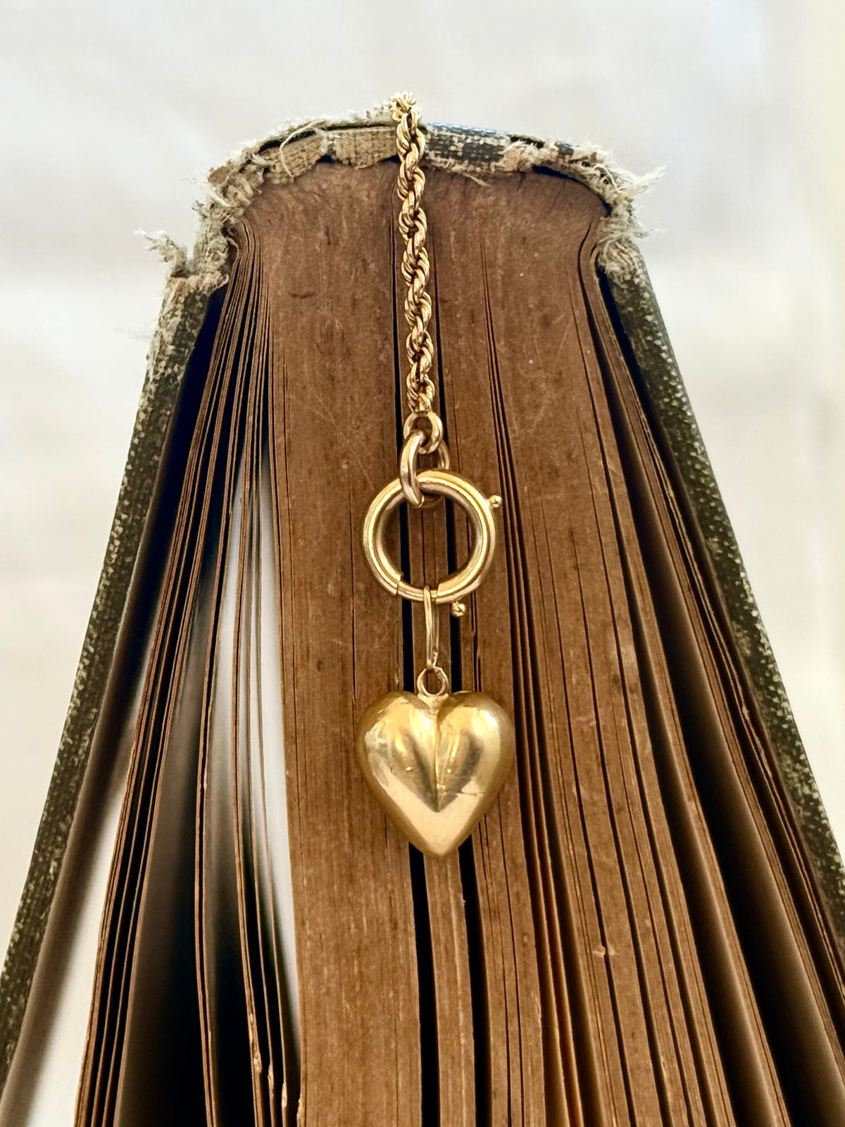 .18ct .1900s antique French high carat .750 gold puffy heart romantic charm pendant