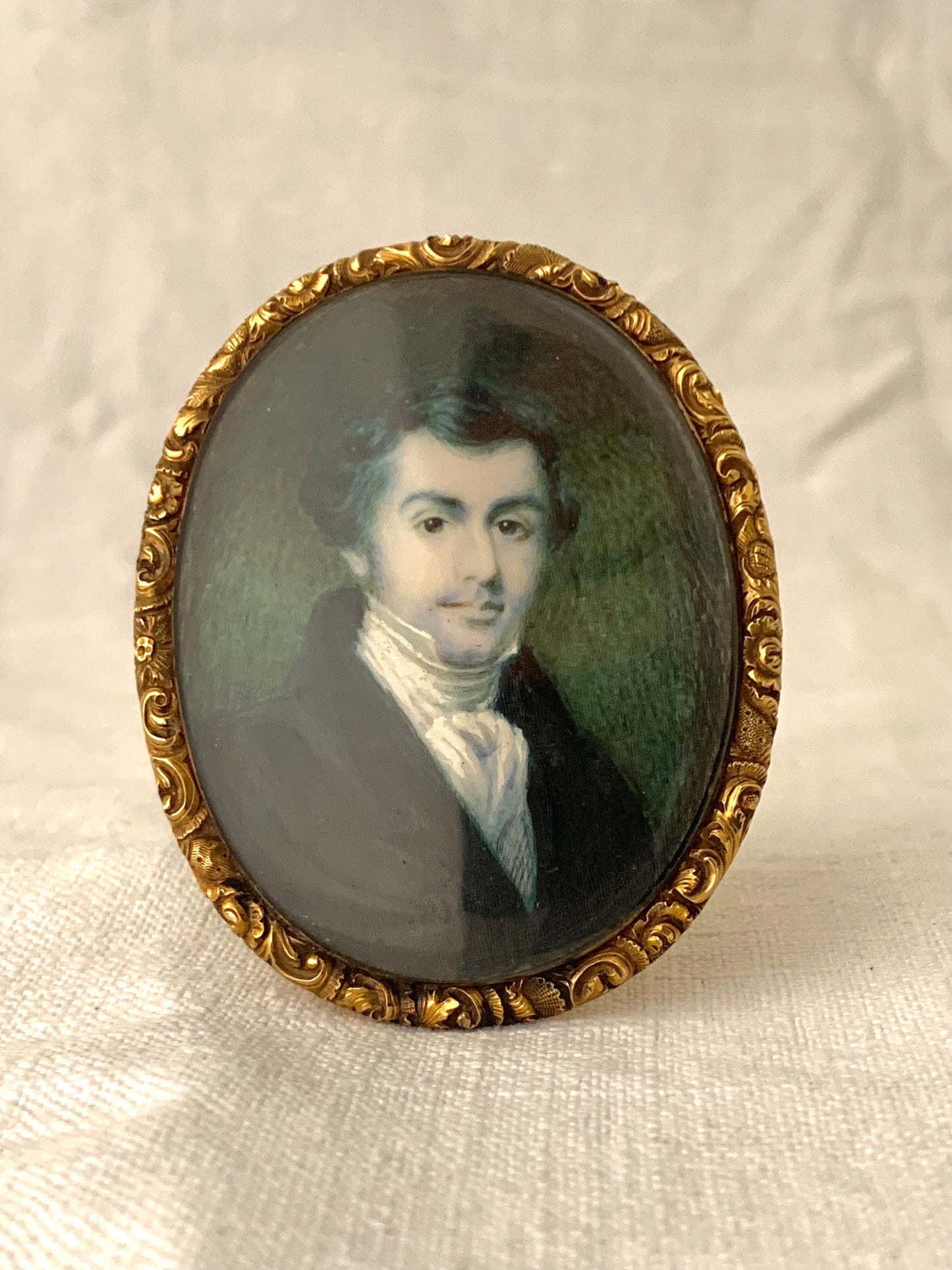 .1835 .18ct gold Georgian 17 June 1835 solid gold exceptional Georgian miniature English Gentleman hand painted Portrait Mourning wall art brooch and Pendant