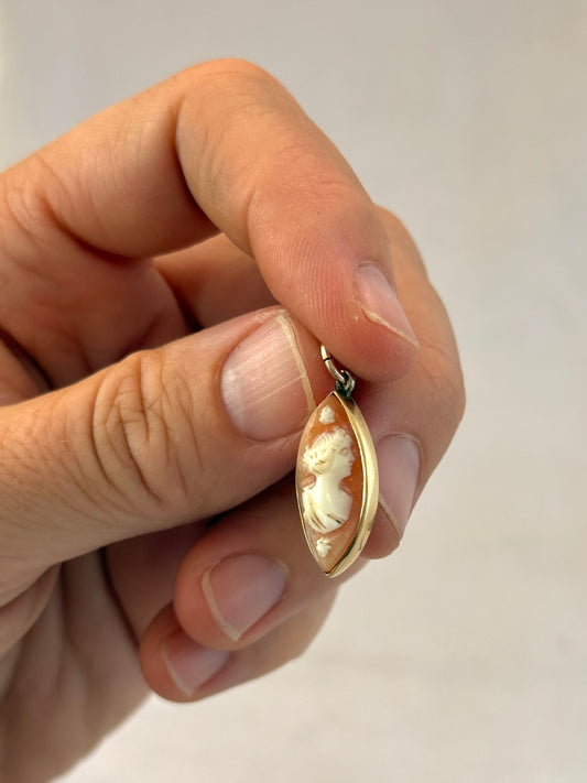 .1910s .375ct gold antique Edwardian pendant Marquise cat eye shaped Cameo shell 9ct gold pendant