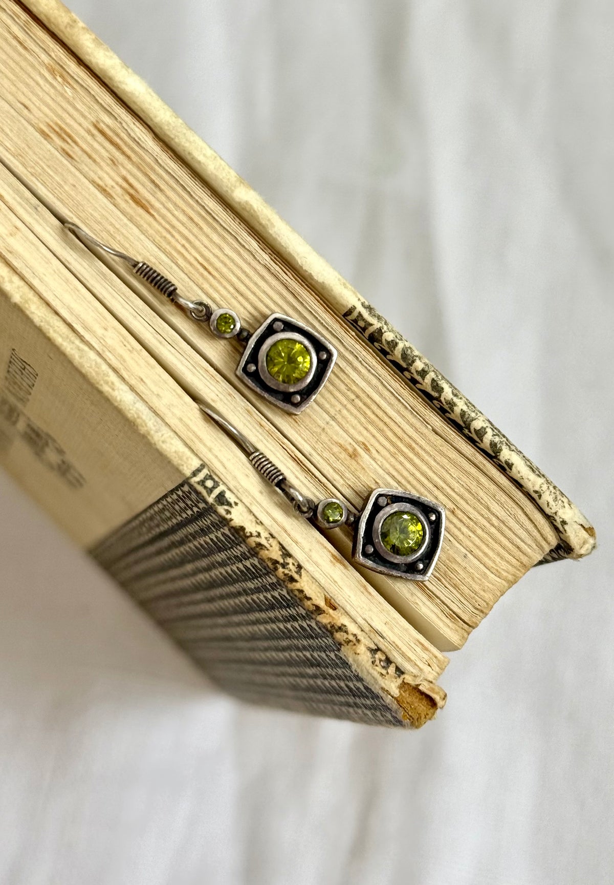.1990s .925 artisan made boho green gemstone peridot olive green colour drop dangle earrings