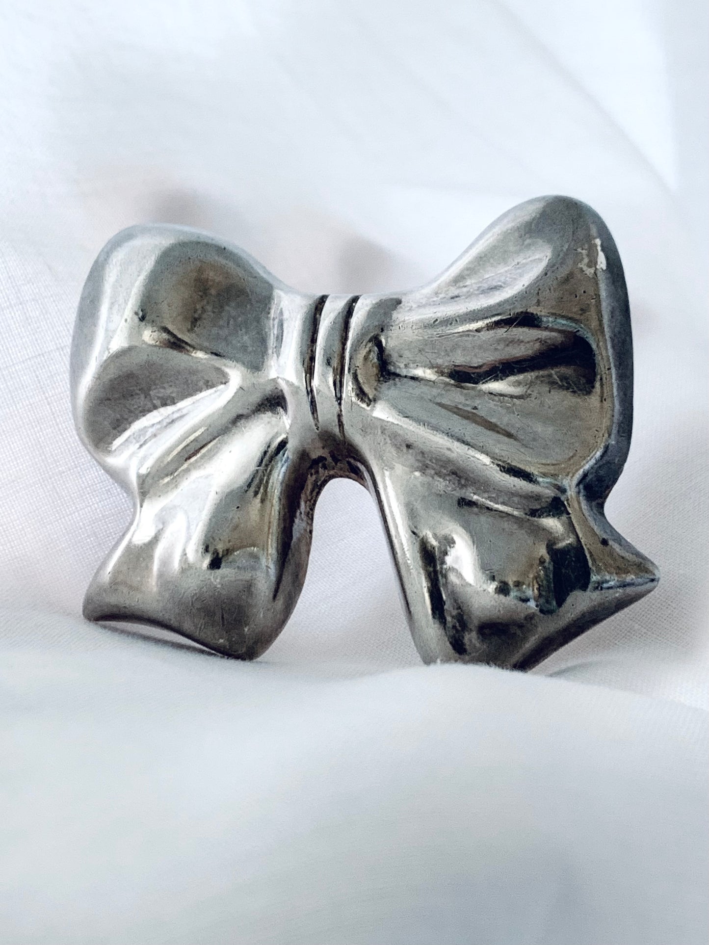 .925 1970s 1980s Mexican Mexico silver collectors oversized large retro fantastic bow ribbon statement pendant brooch.