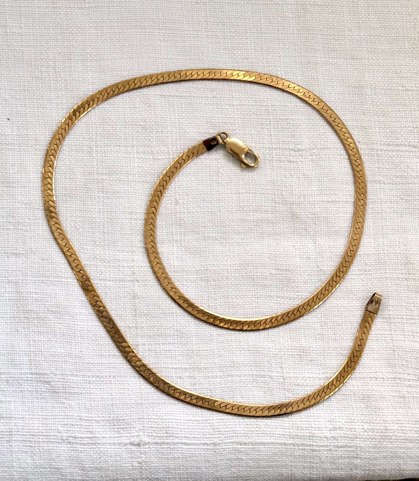 .1970s .1980s .375 .4mm wide .47cm long .9ct gold modernist Italian flat link luxury classic snake chain yellow gold chain necklace