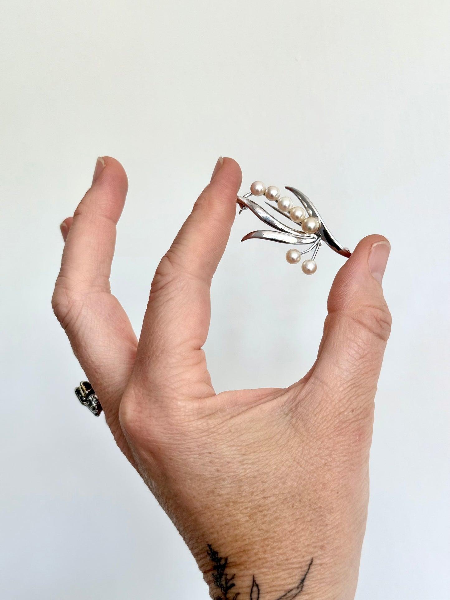 .1970s .925 Akoya pearl sterling silver Mid Century Modern luxury 7 pearl brooch