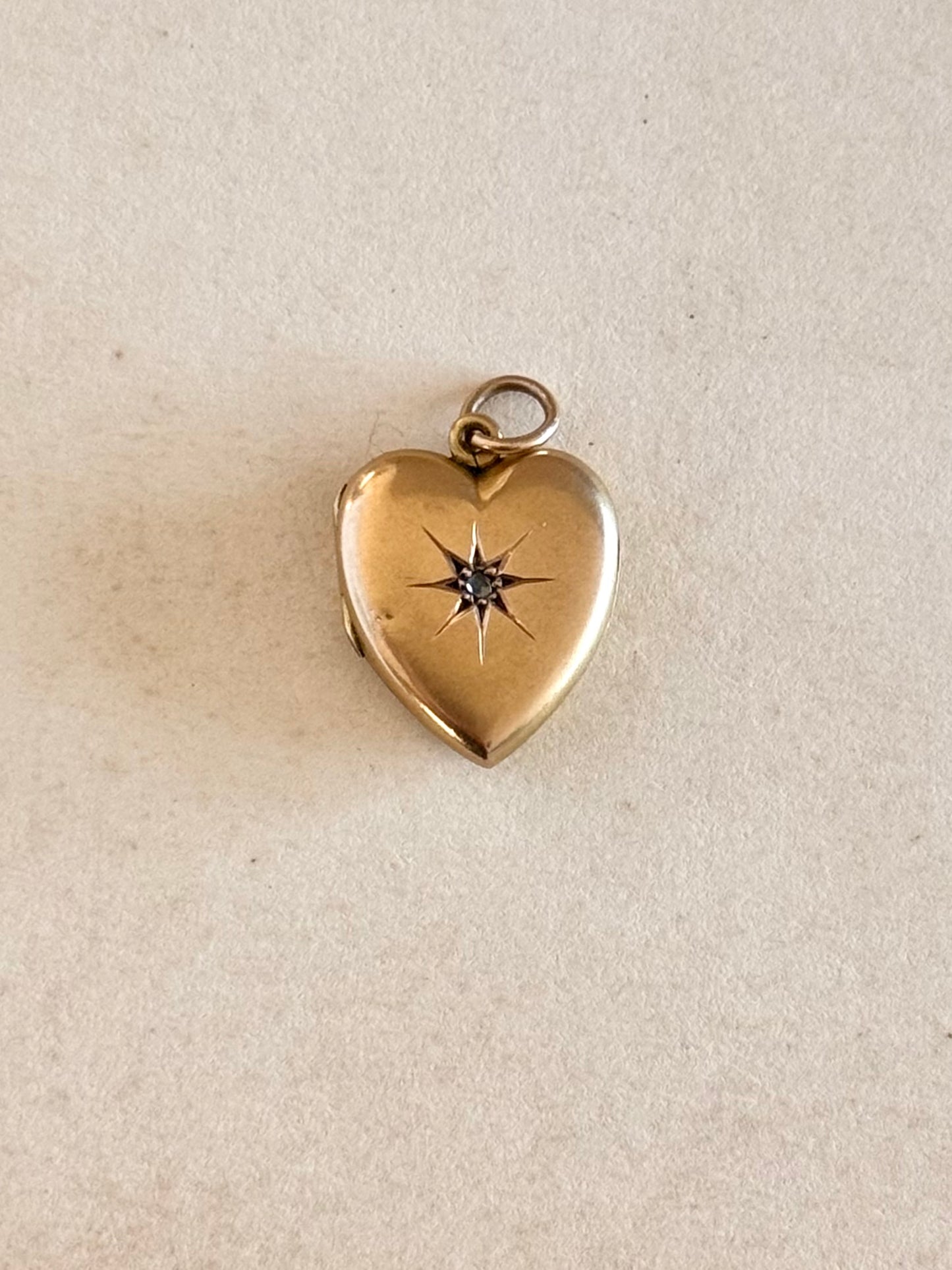 .1900s .9ct antique Art Nouveau diamond starburst desired Edwardian gold heart sweetheart locket